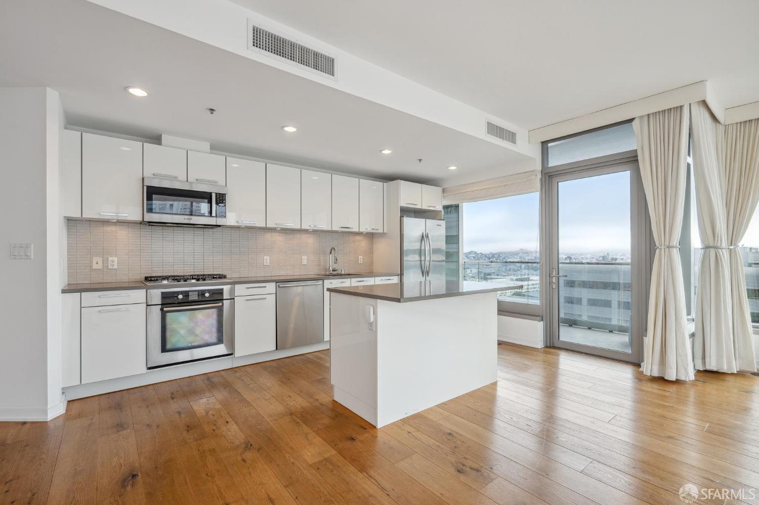 1 Hawthorne Street # 18F