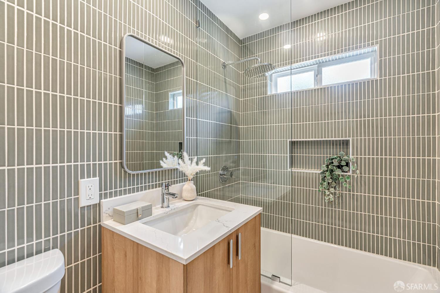 115 Gladeview Way