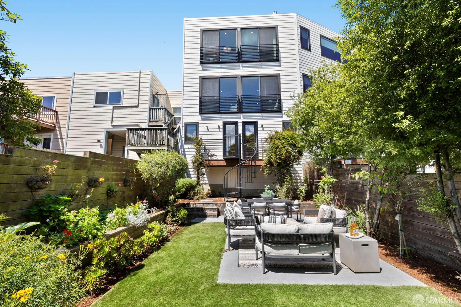 79 Caine Avenue