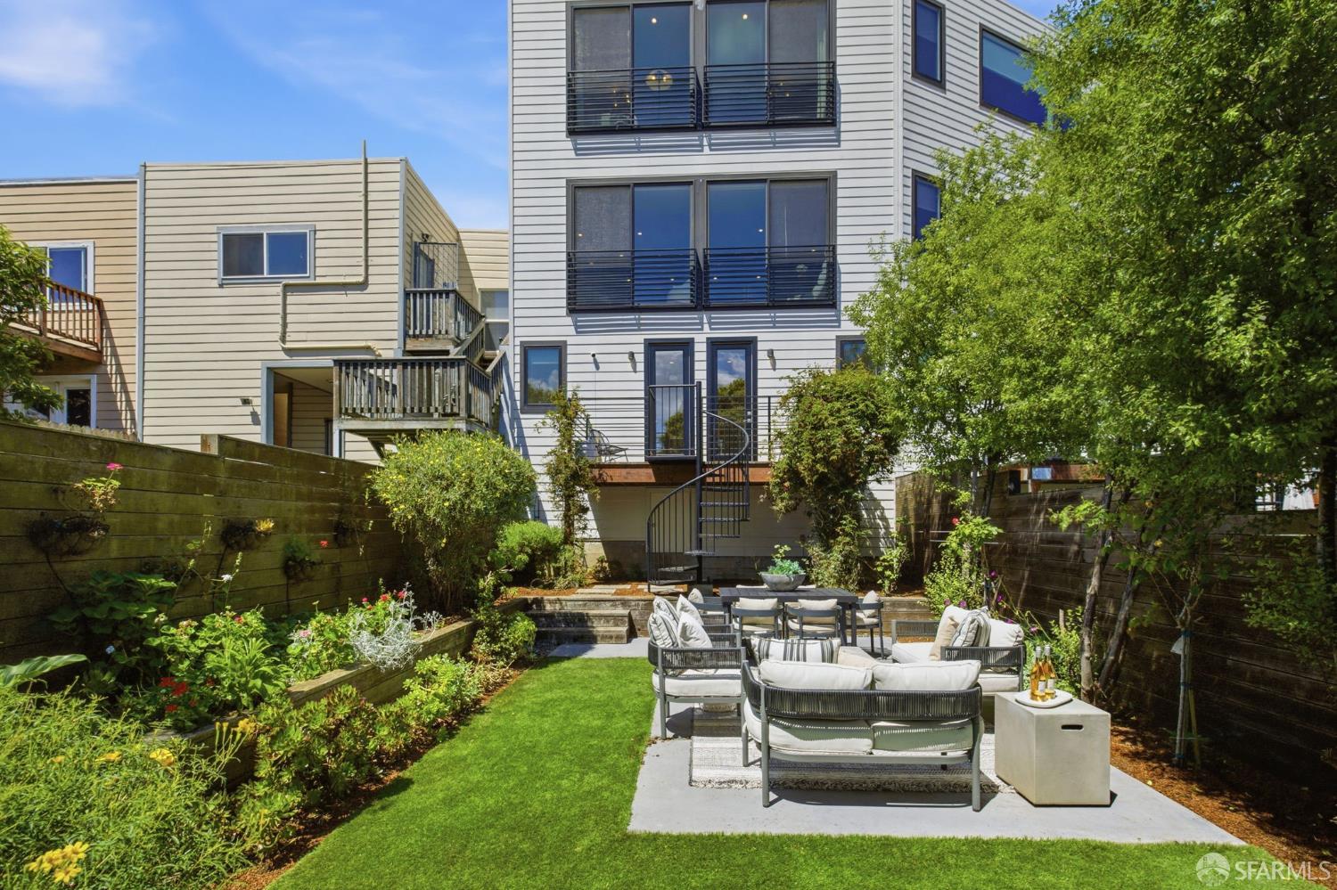 79 Caine Avenue