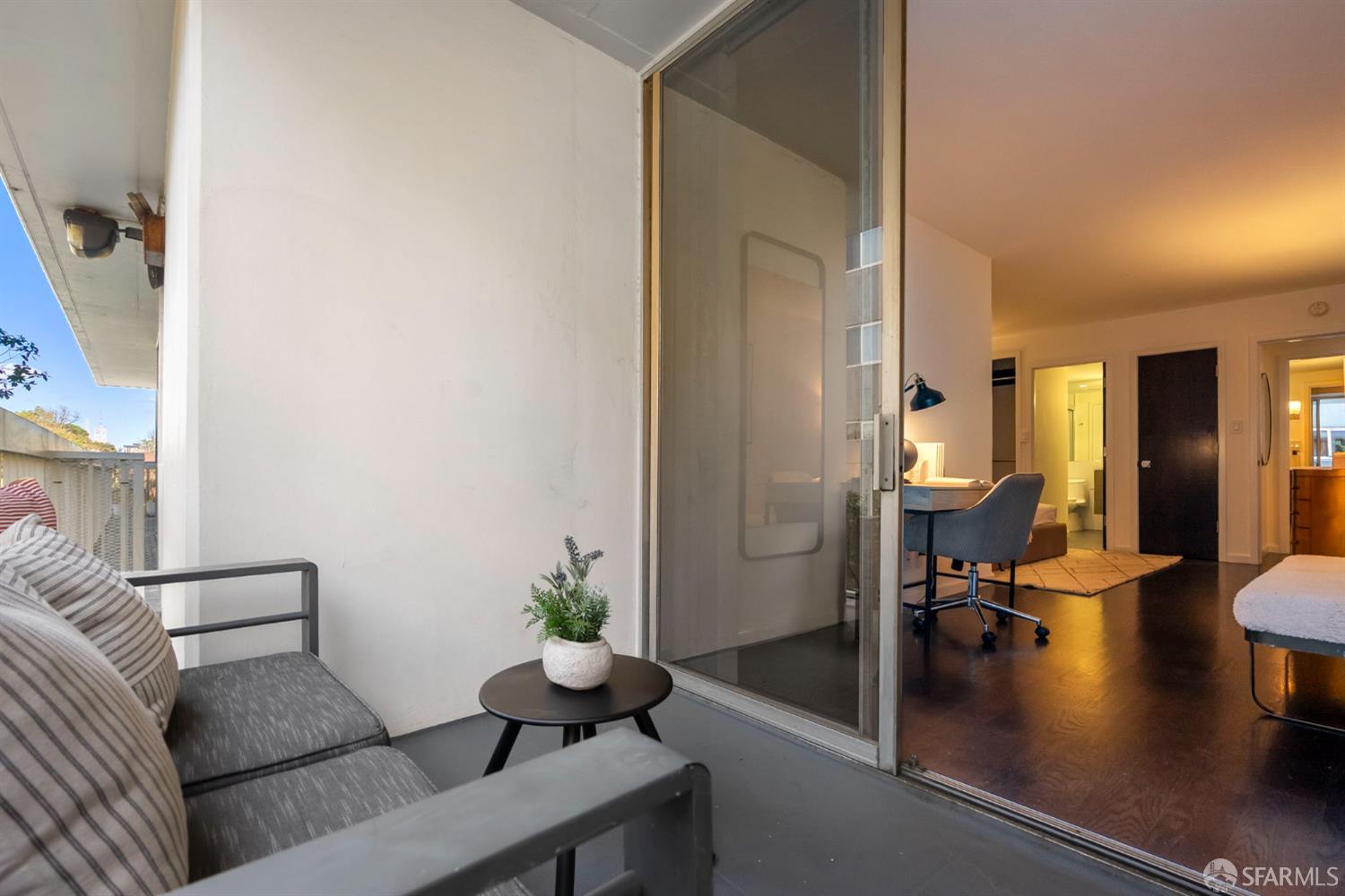 2200 Sacramento Street # 205