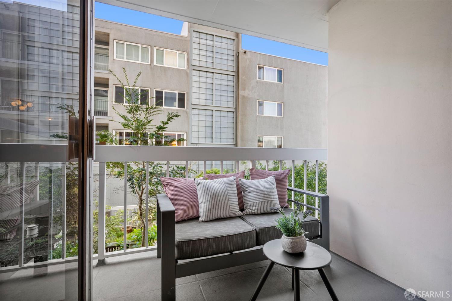 2200 Sacramento Street # 205