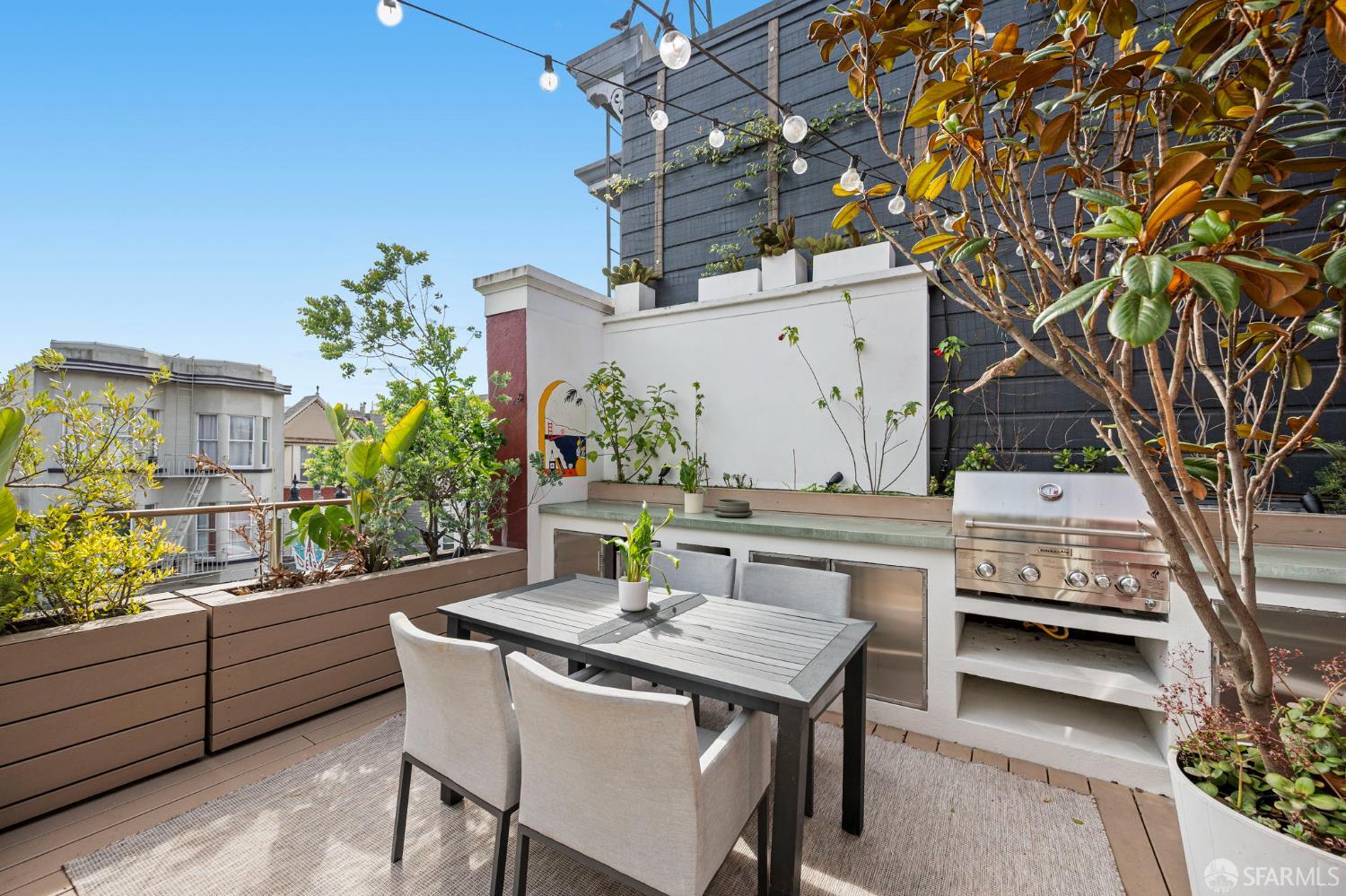 541 Divisadero Street