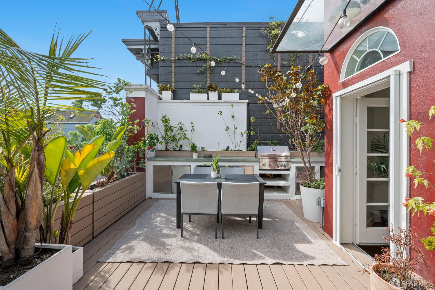 541 Divisadero Street