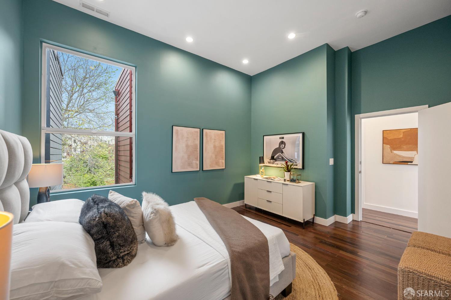 541 Divisadero Street