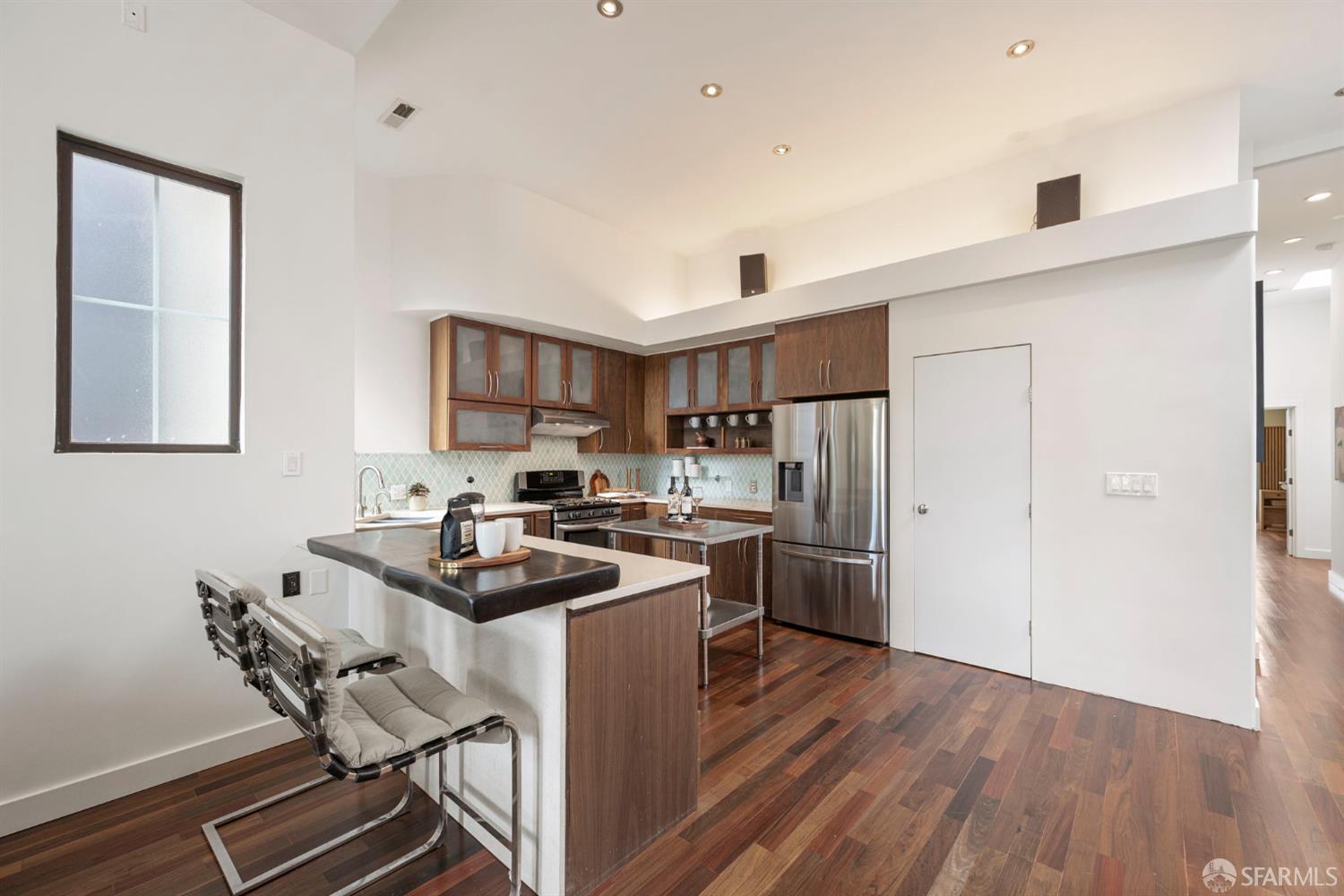 541 Divisadero Street