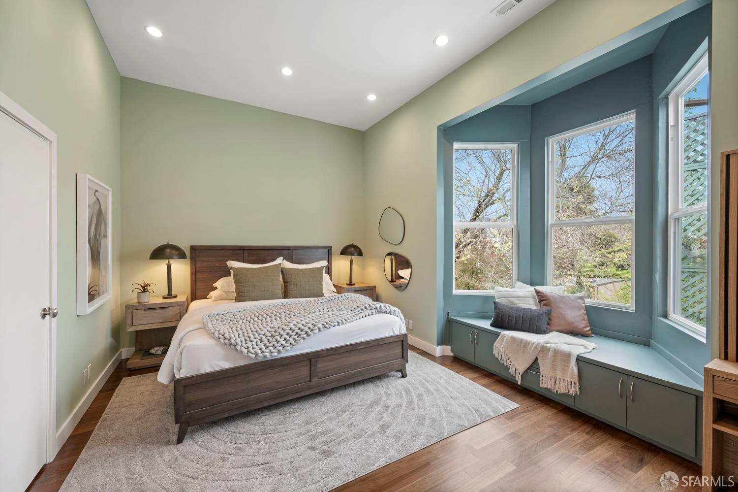 541 Divisadero Street