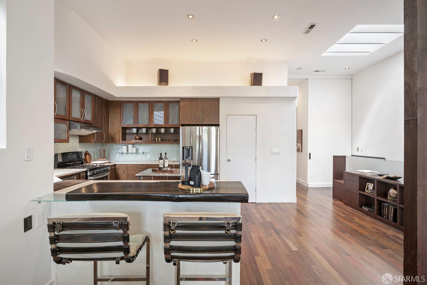 541 Divisadero Street