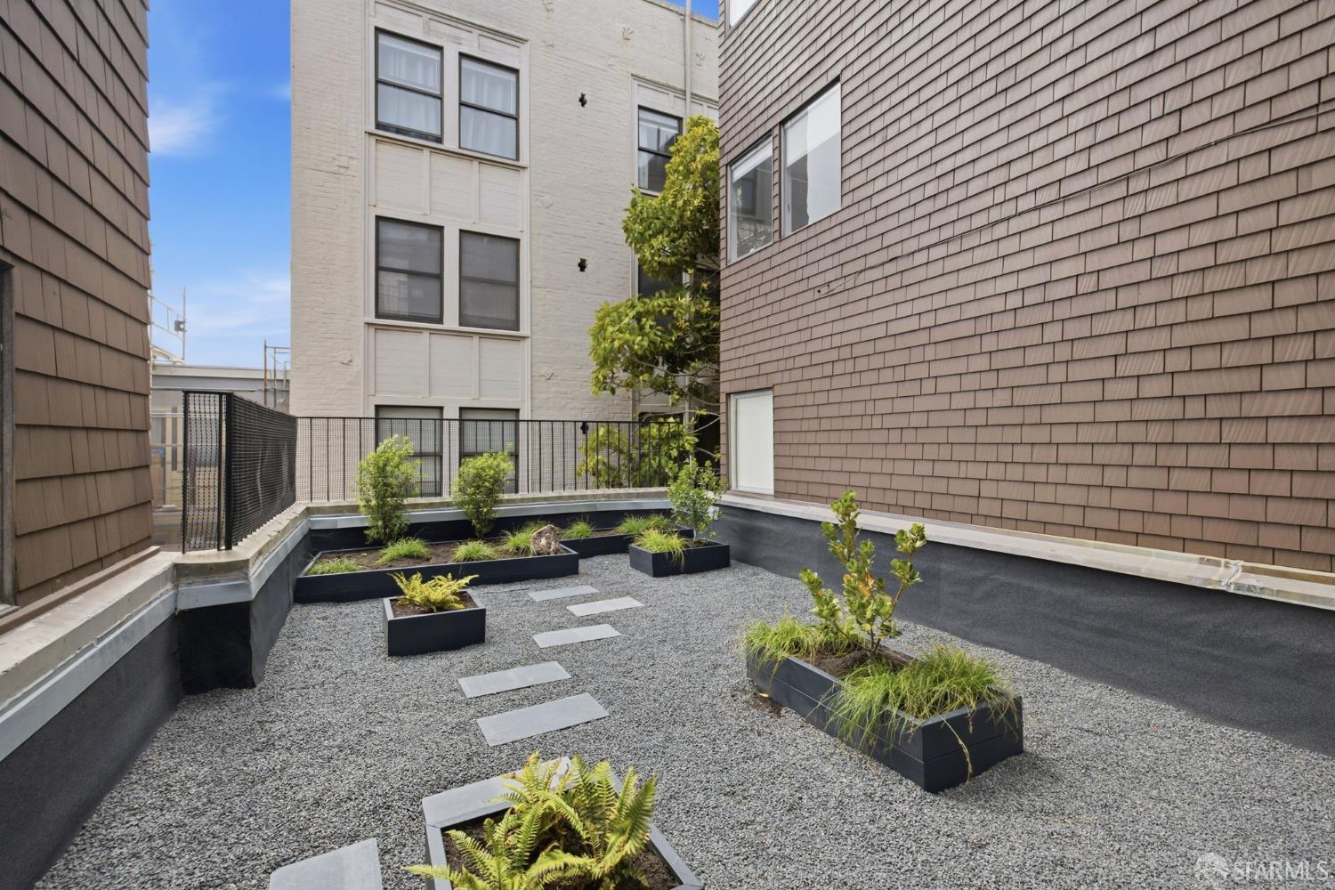 2171 Sacramento Street # 13