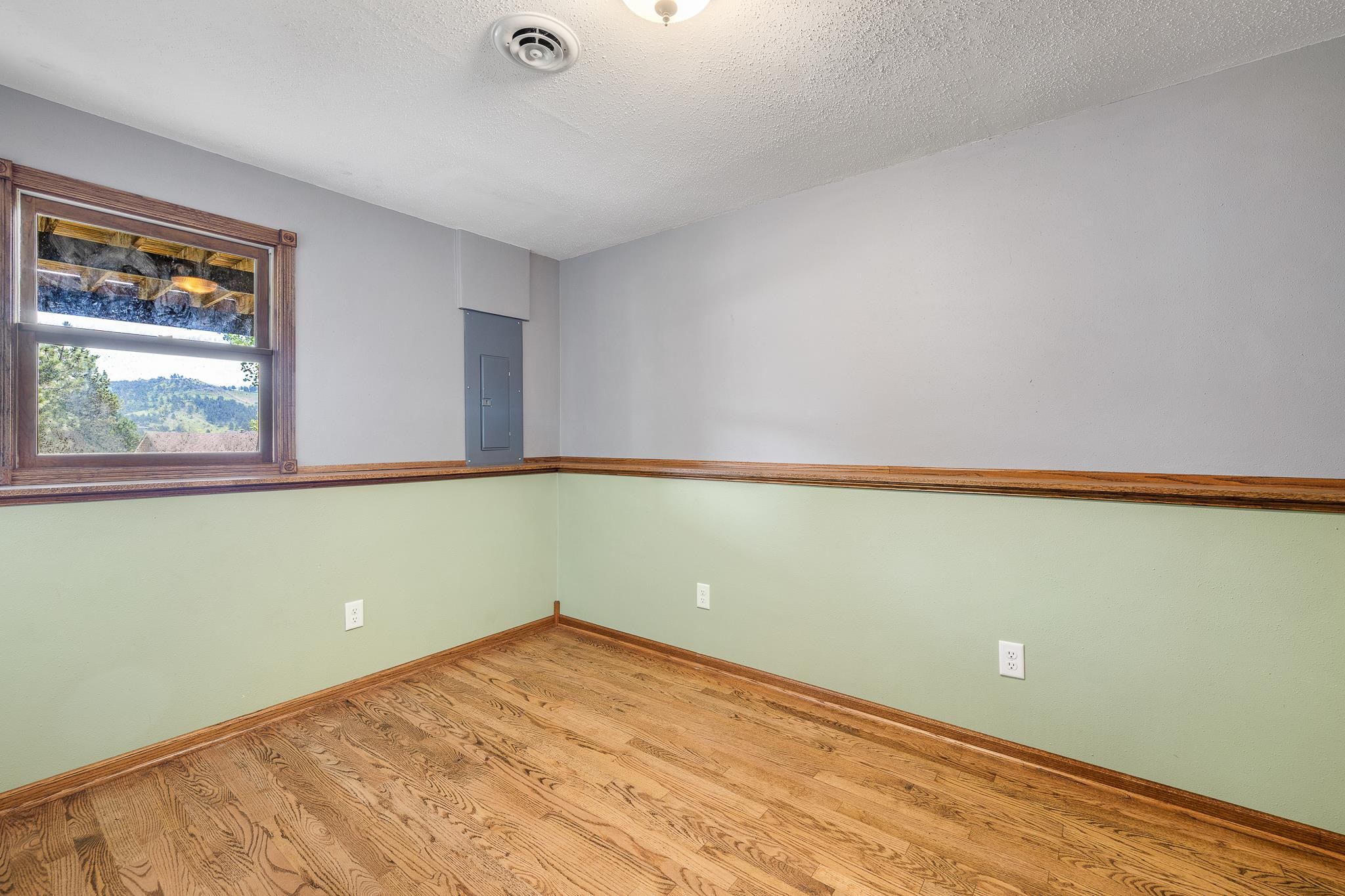 3240 Meadowbrook Drive
