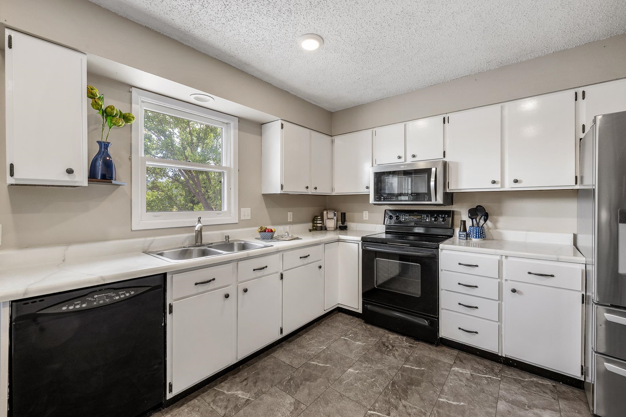 3240 Meadowbrook Drive