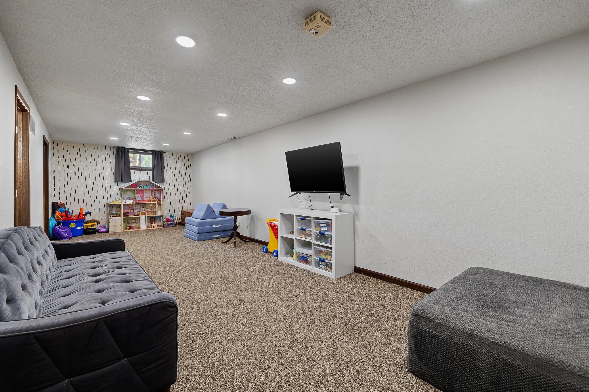 1611 Brentwood Street