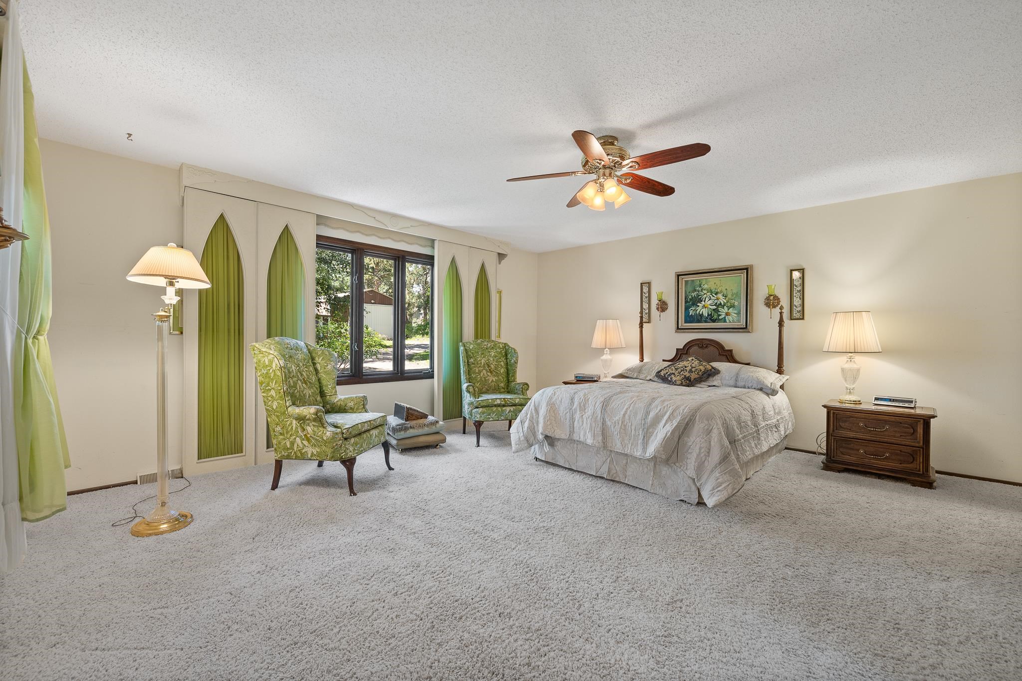 22586 Lightning Ridge Road