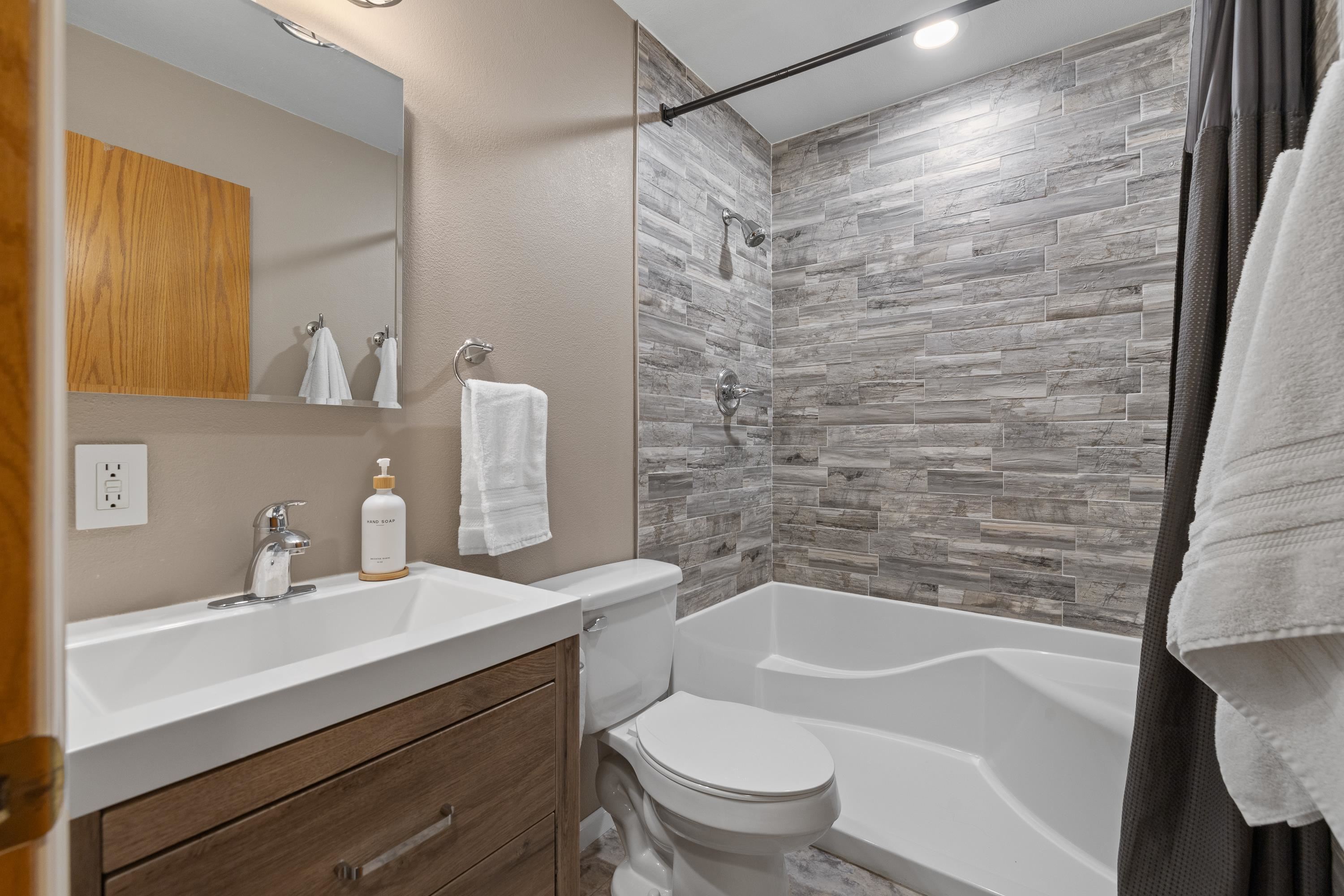 7150 Castlewood Drive