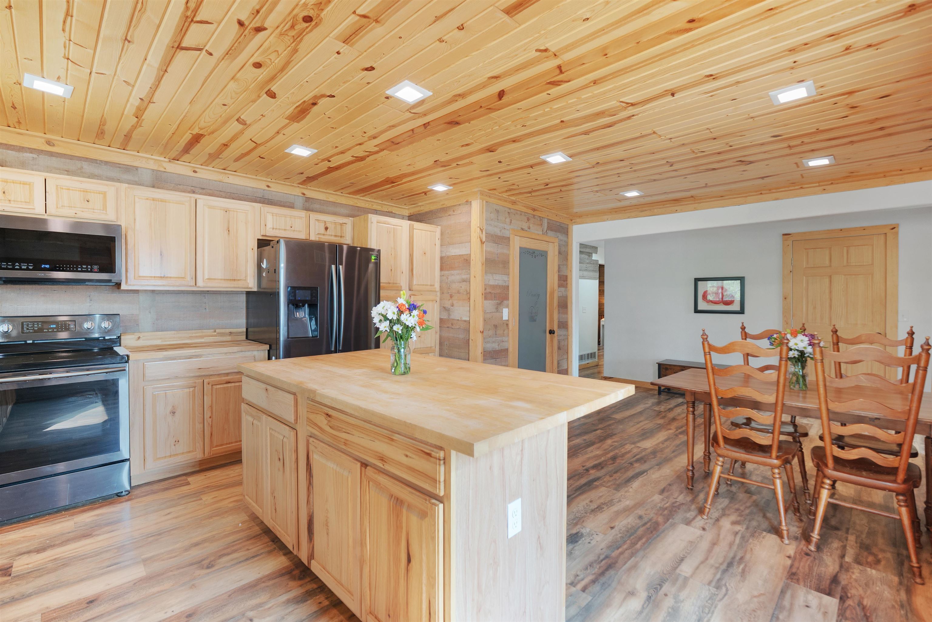 27546 Cascade Road