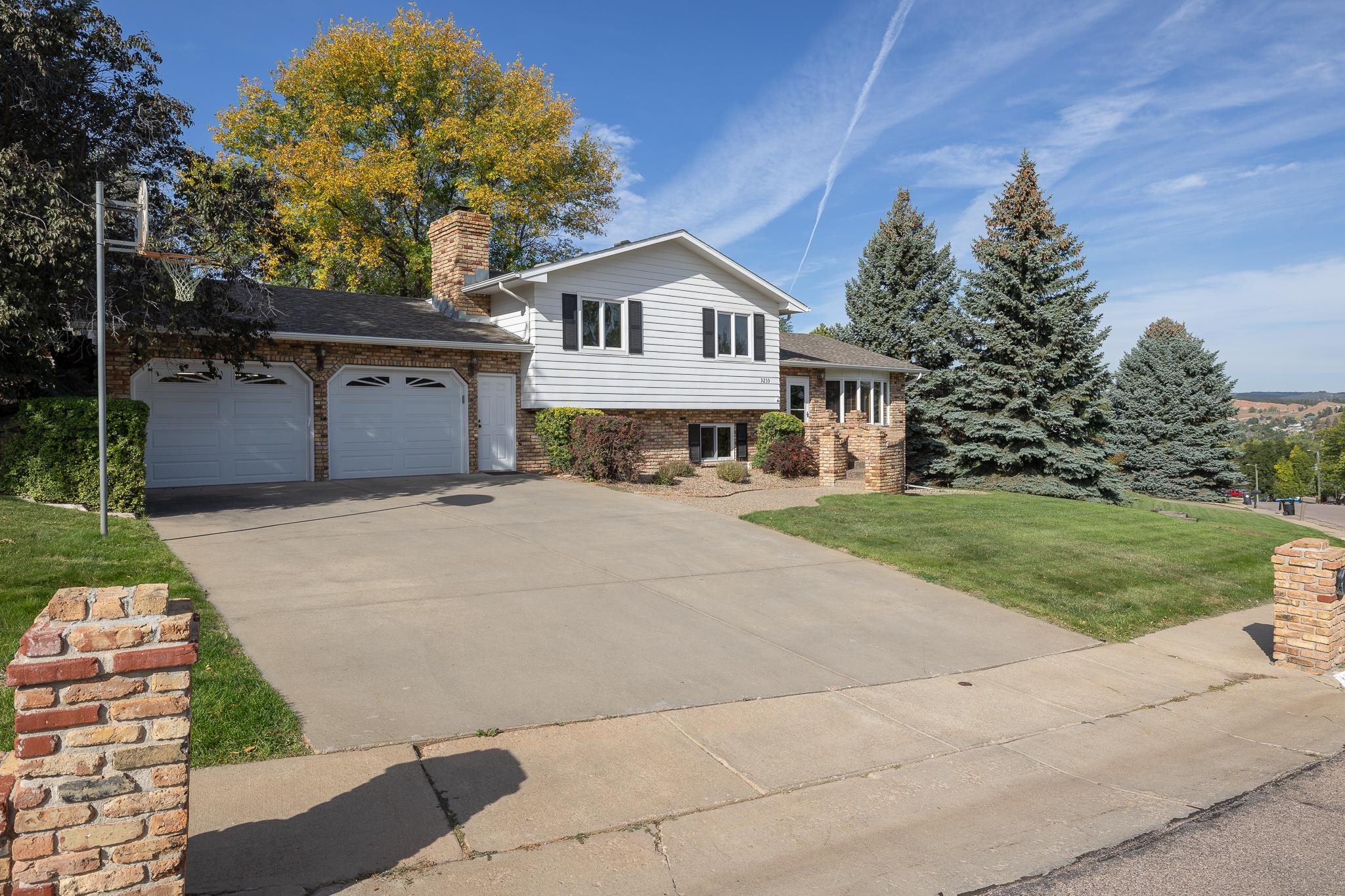 3233 Meadowbrook Drive