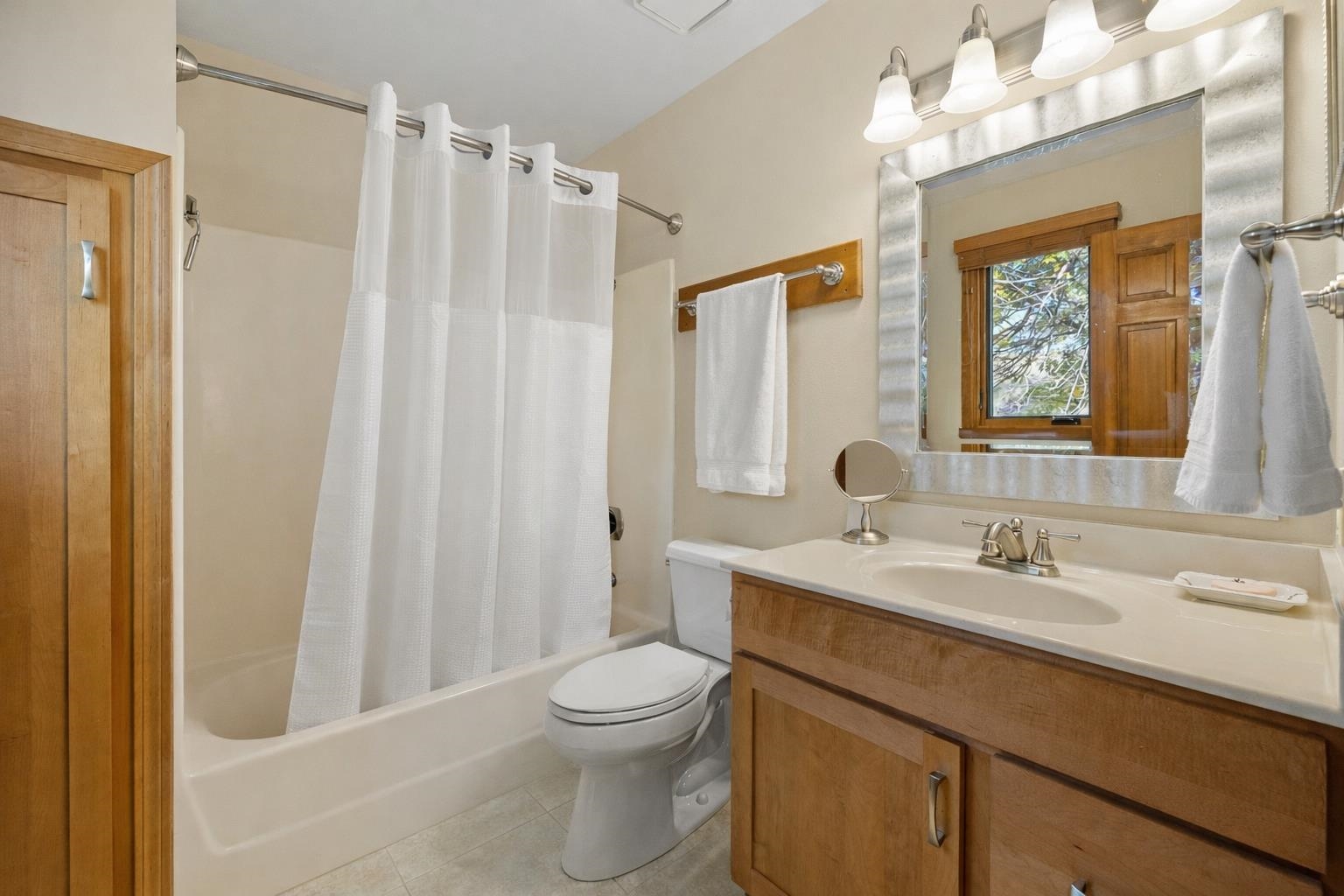 3233 Meadowbrook Drive