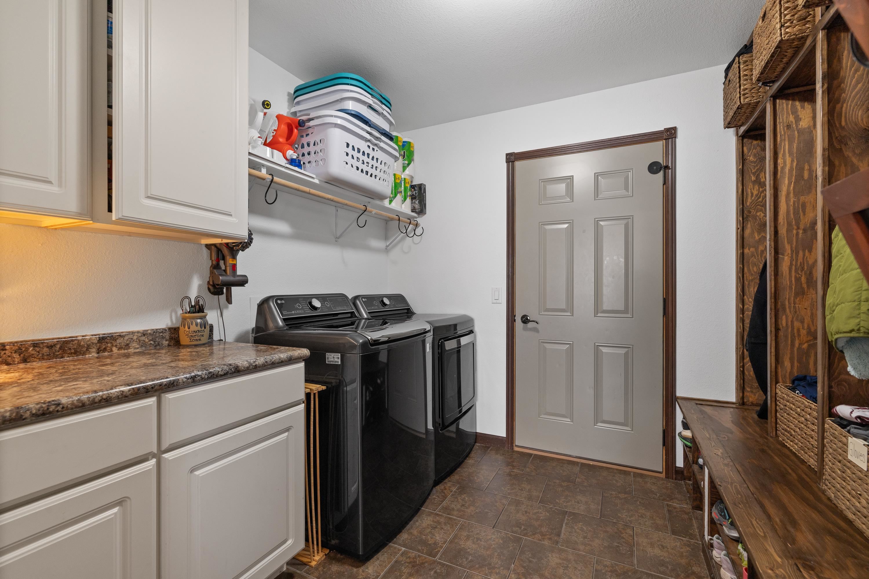 8017 Brooks Loop
