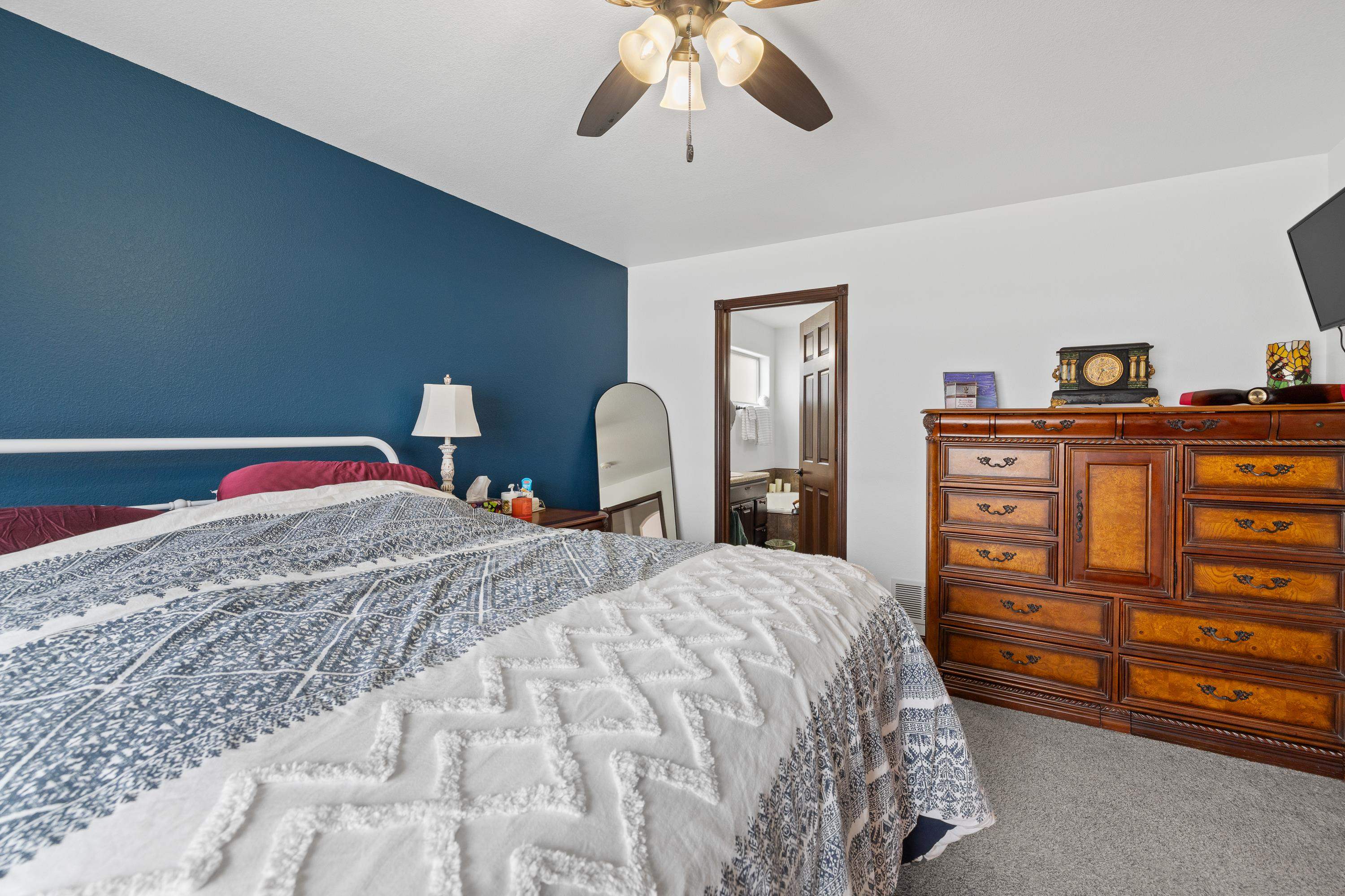 8017 Brooks Loop