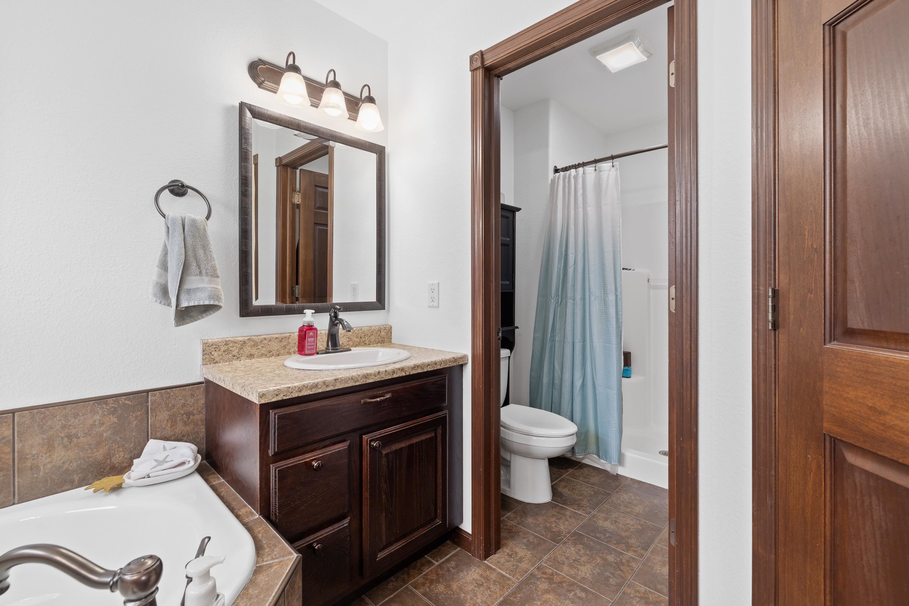 8017 Brooks Loop