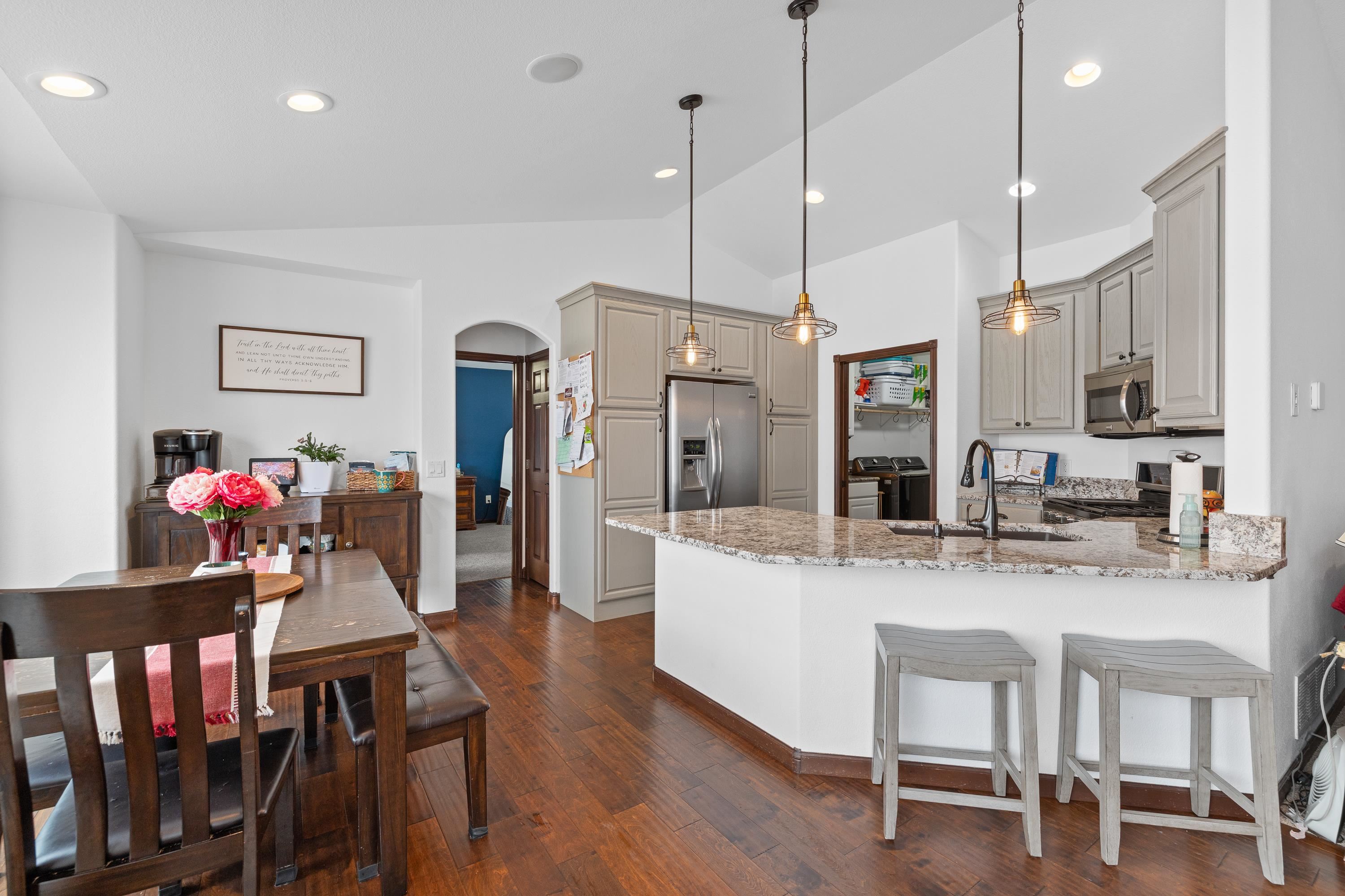 8017 Brooks Loop