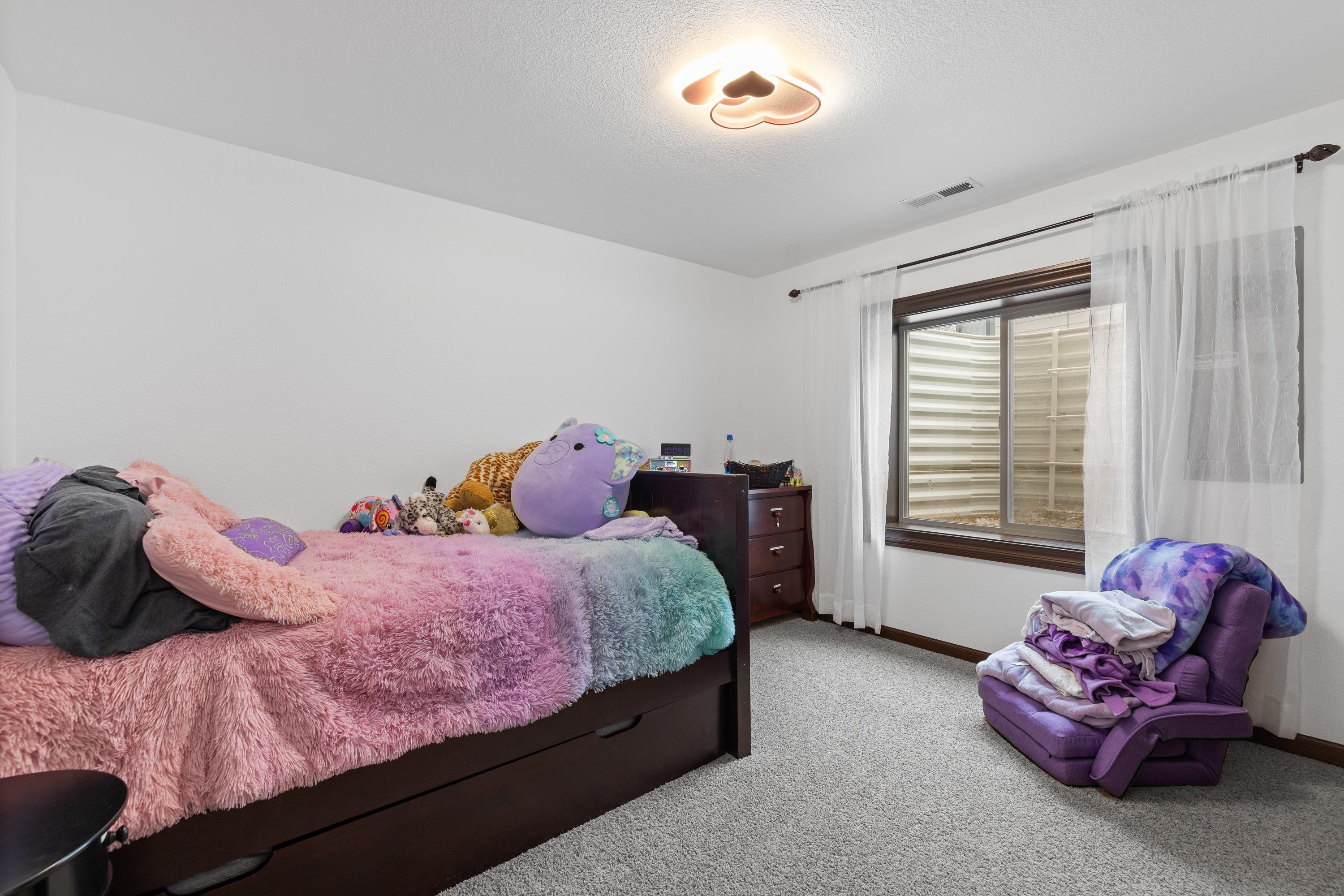 8017 Brooks Loop