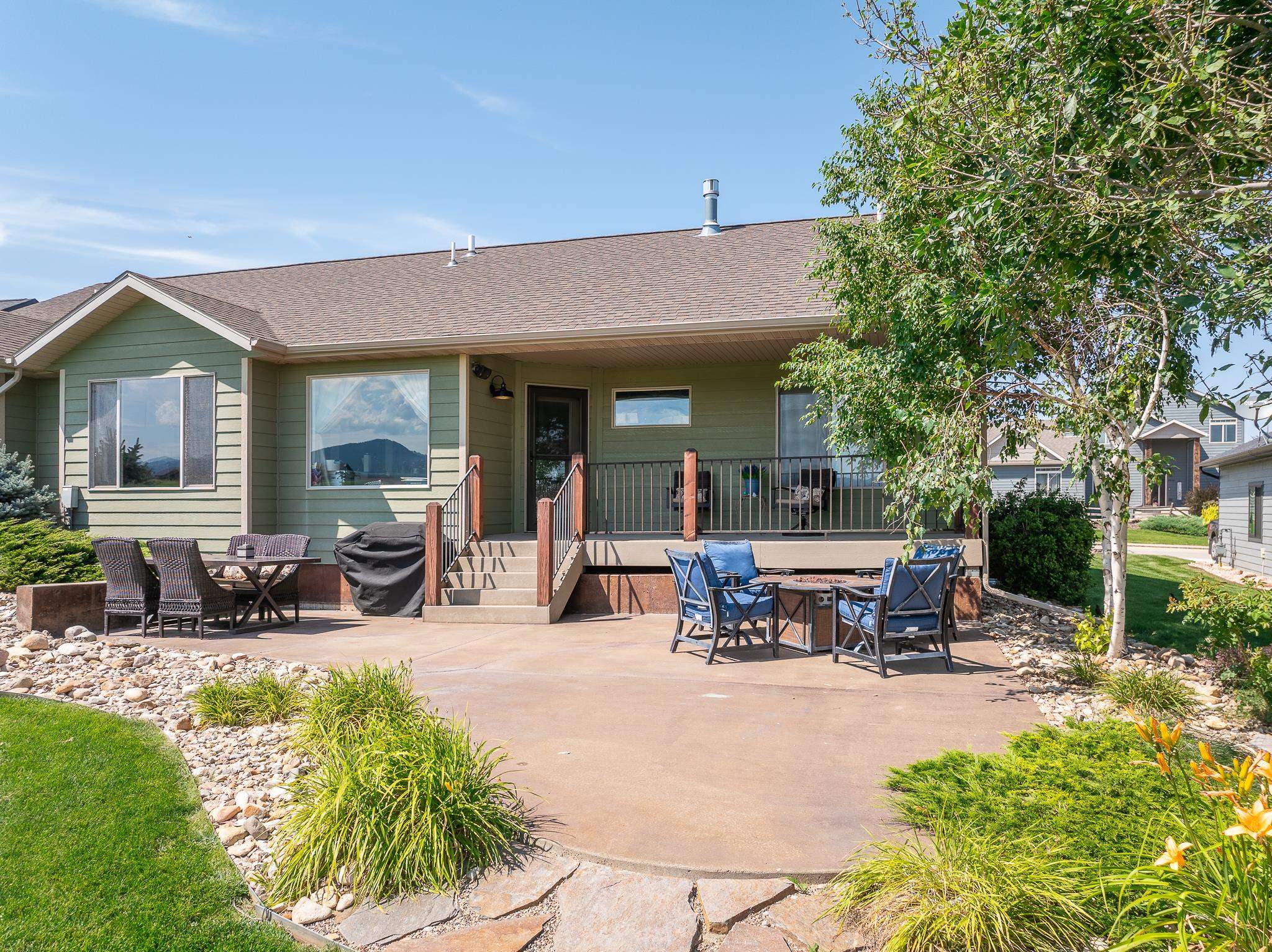 8017 Brooks Loop