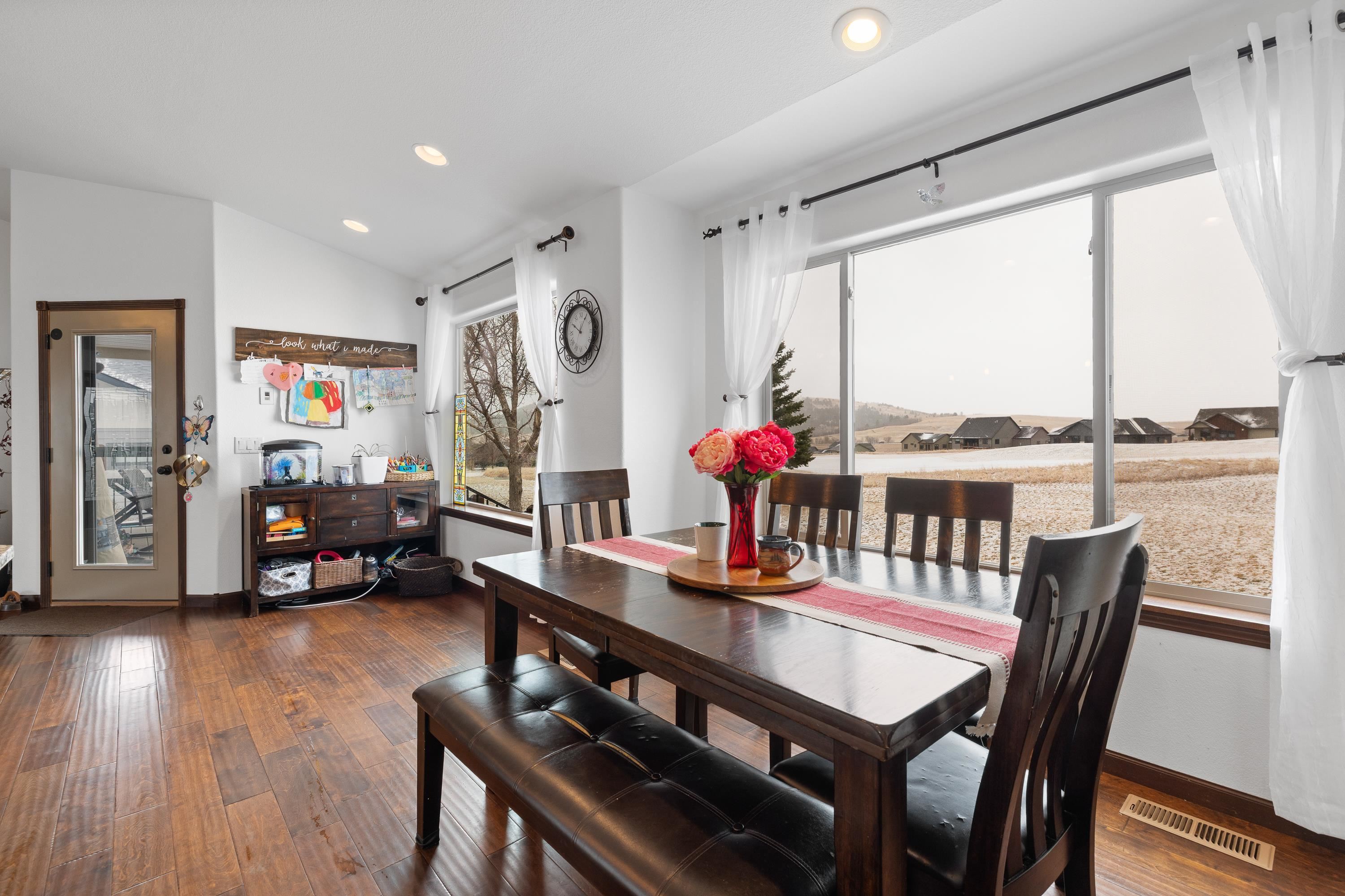 8017 Brooks Loop