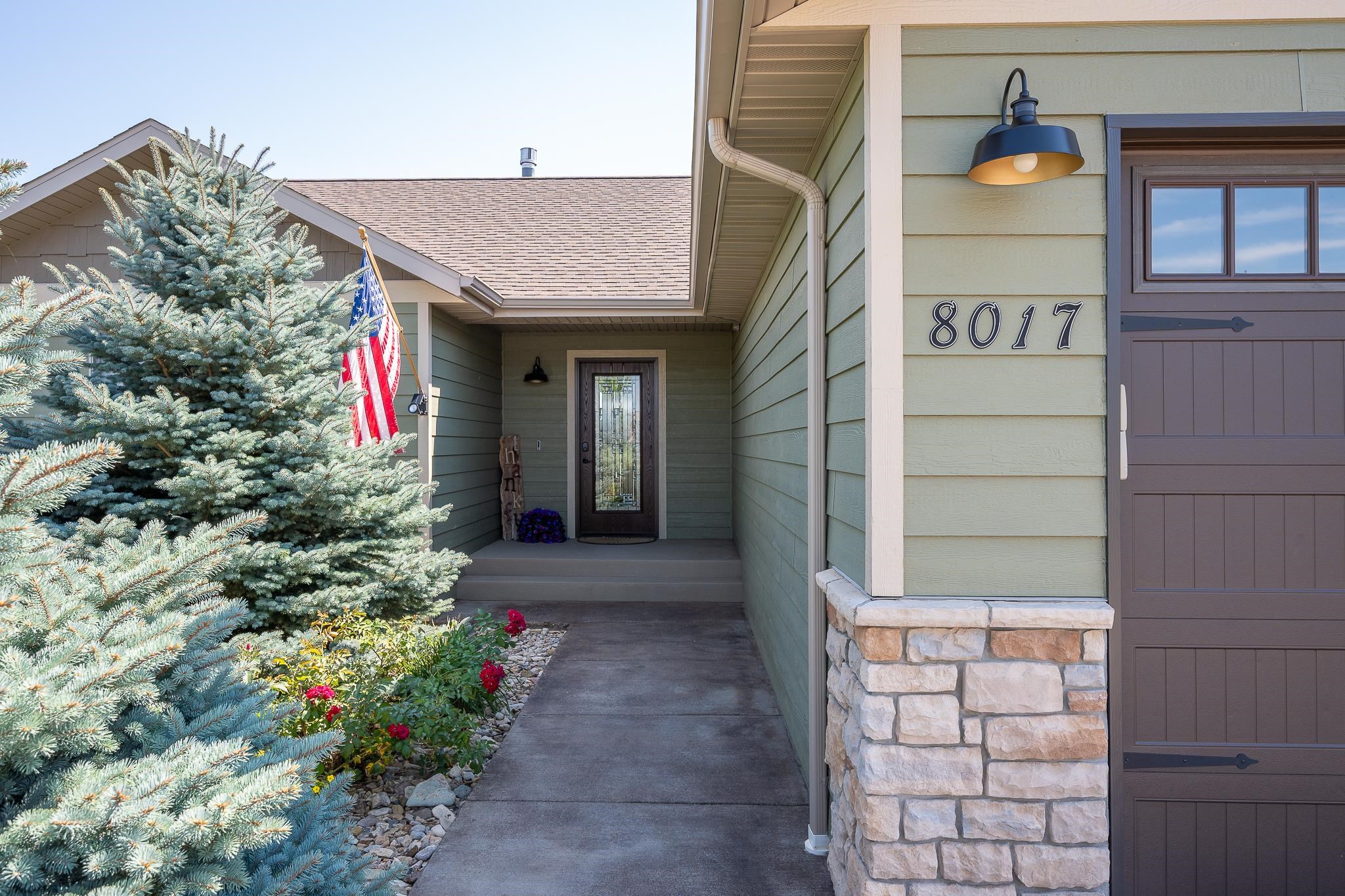 8017 Brooks Loop