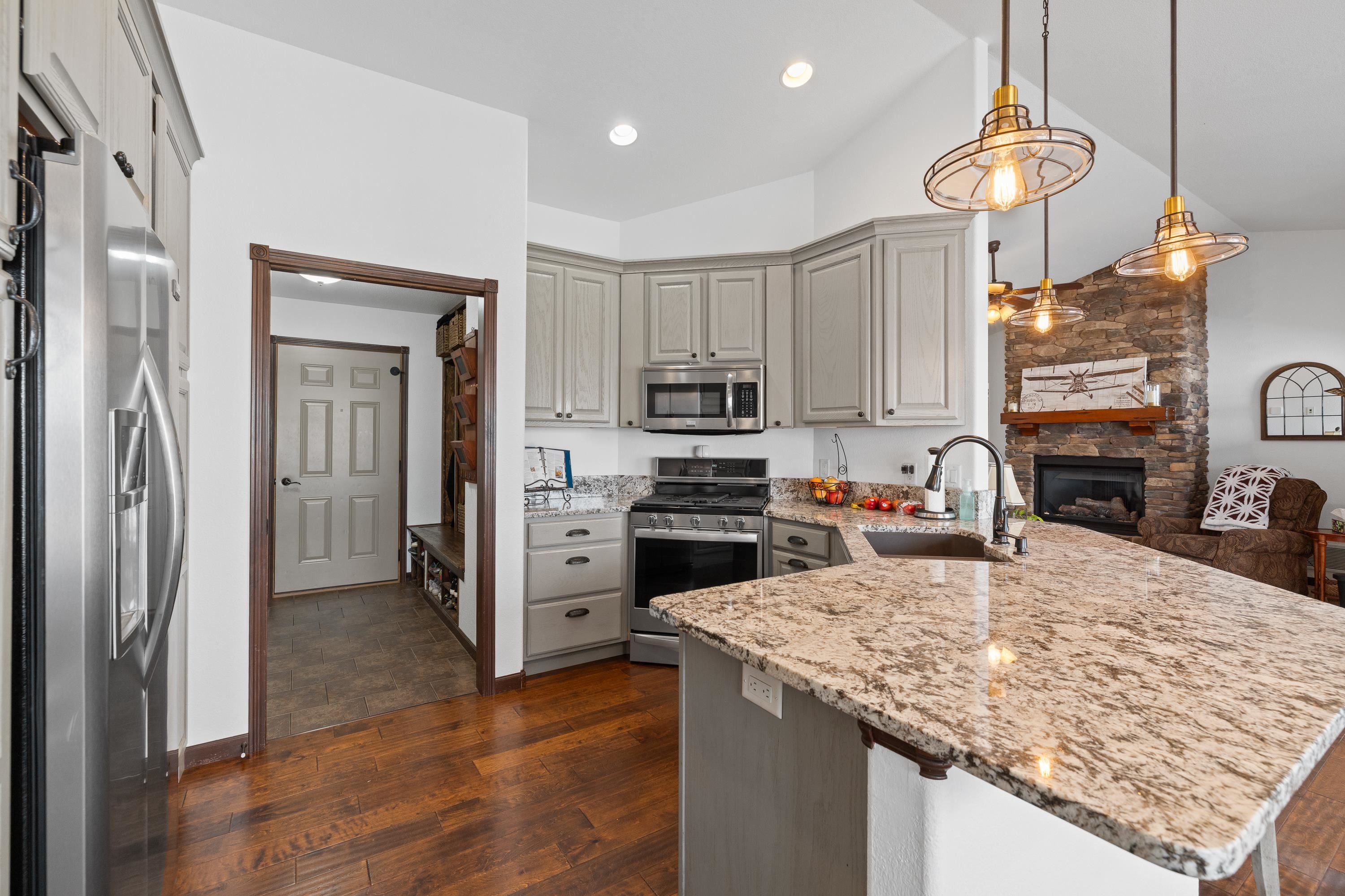 8017 Brooks Loop