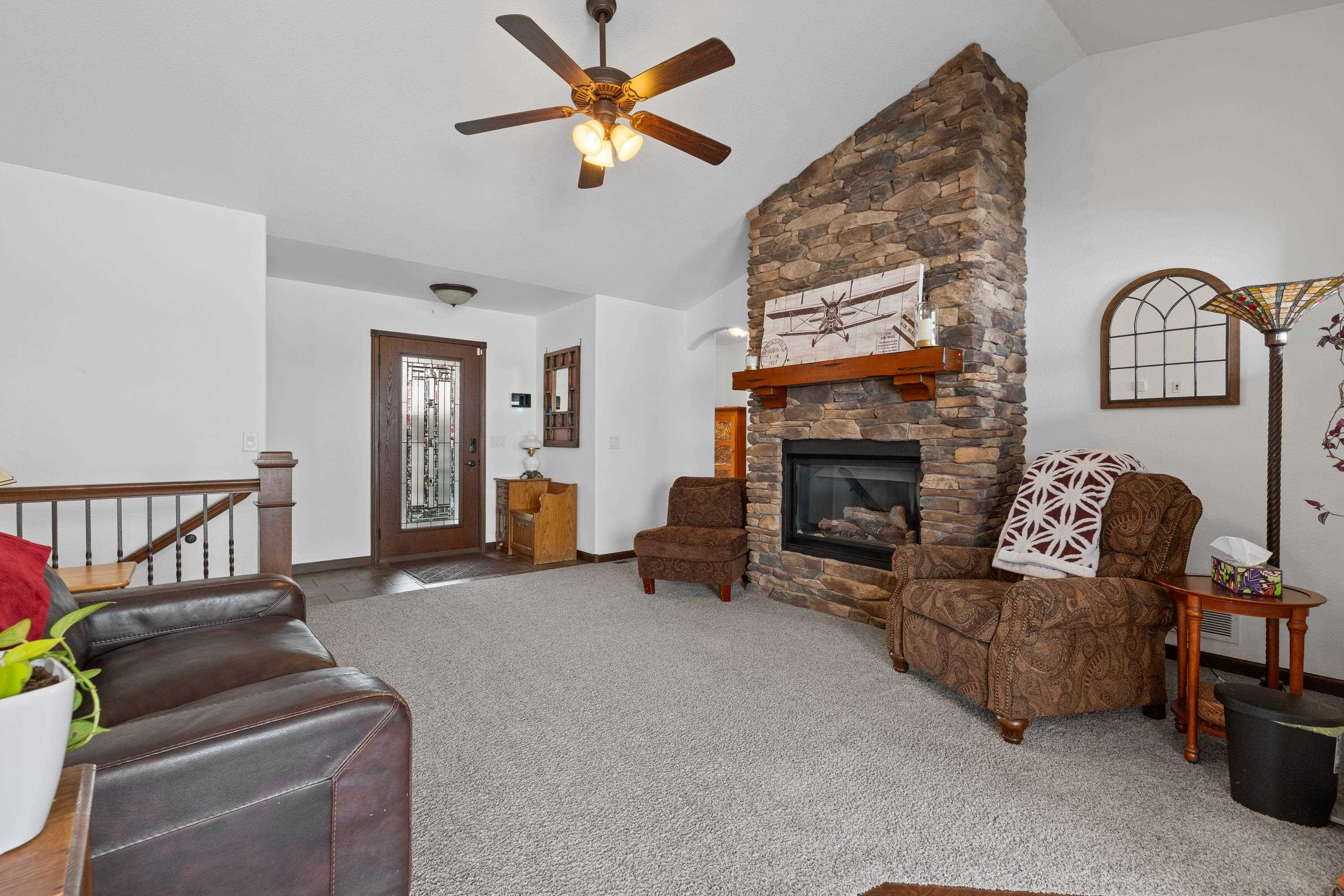 8017 Brooks Loop