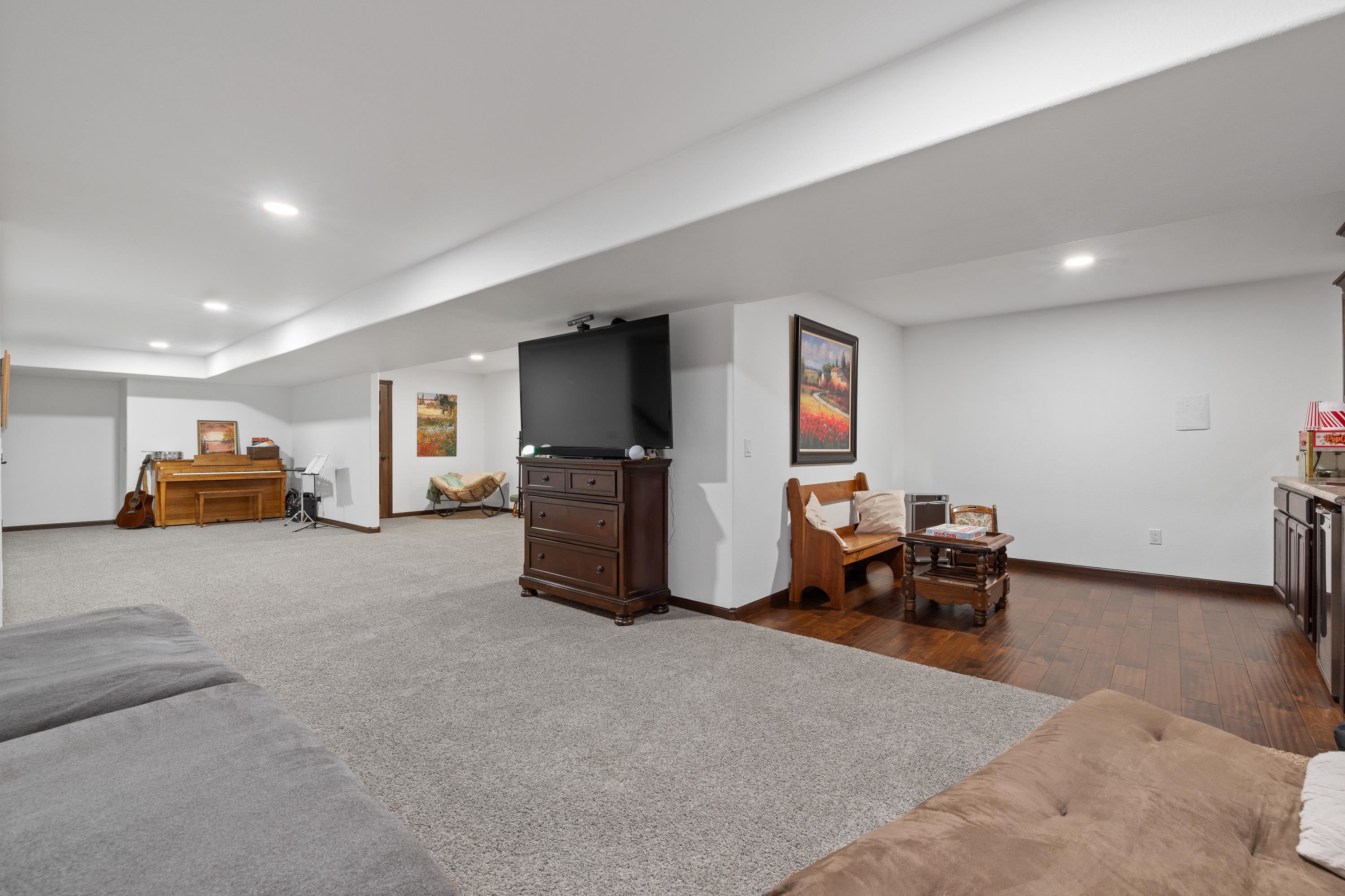 8017 Brooks Loop