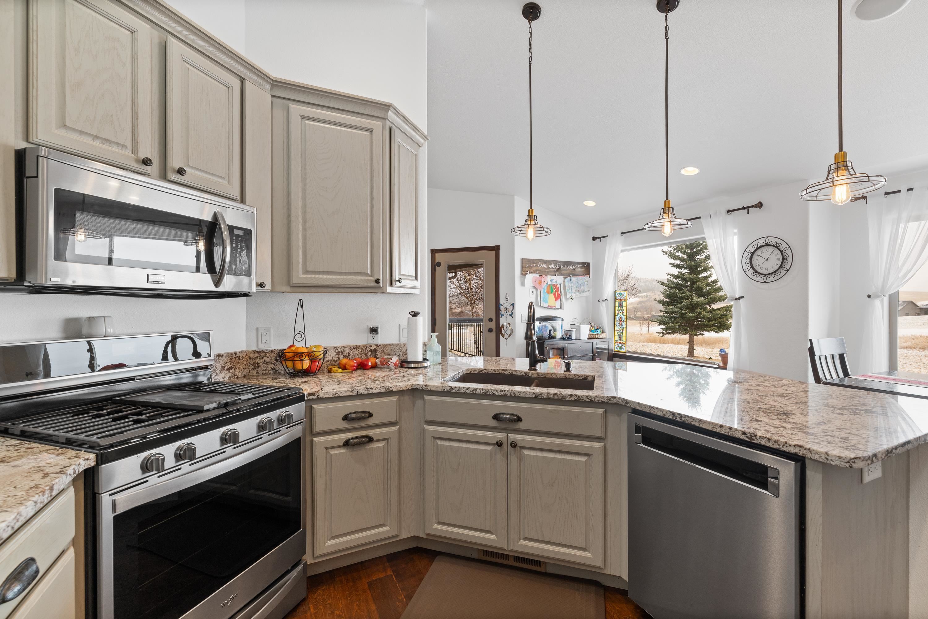 8017 Brooks Loop