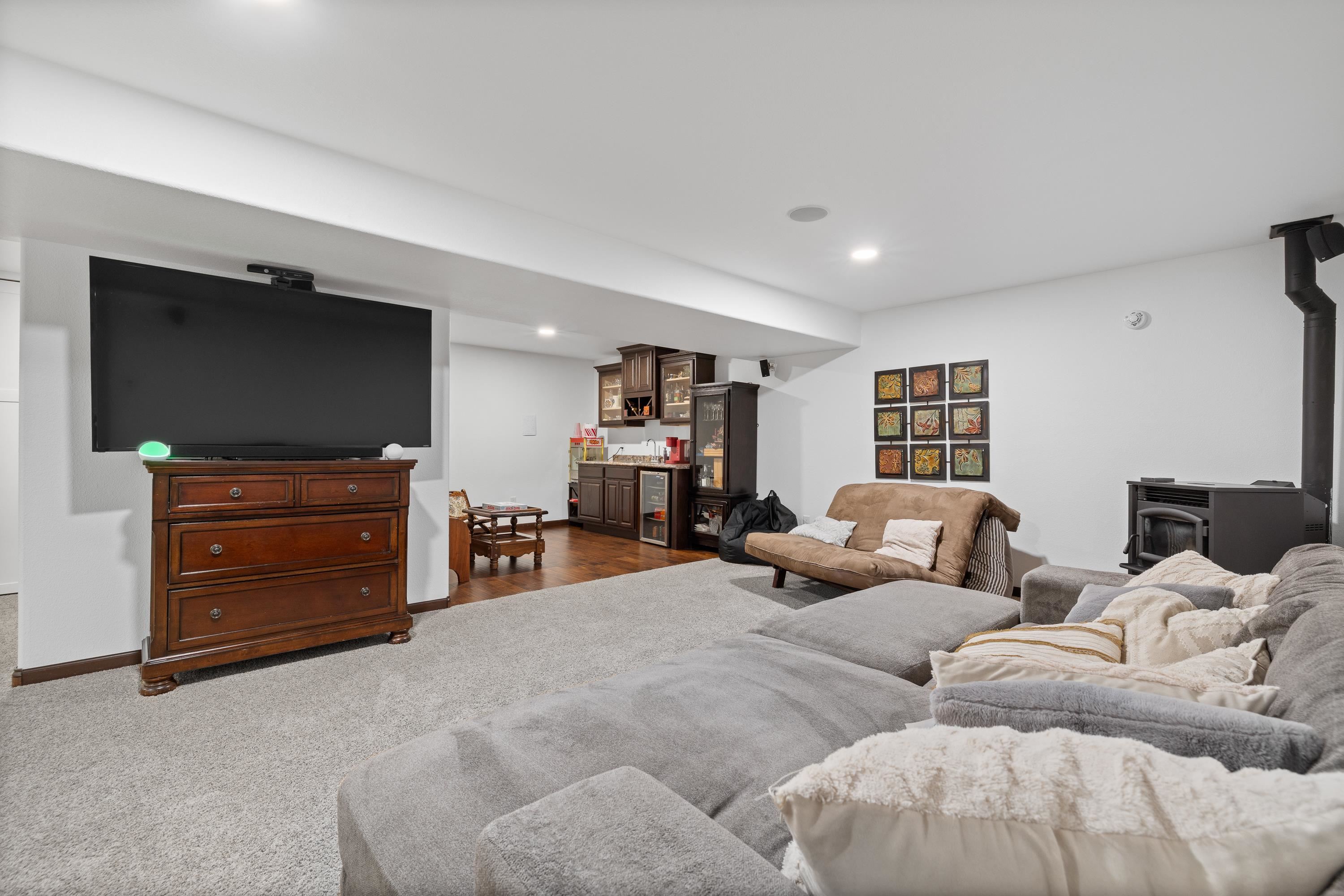 8017 Brooks Loop