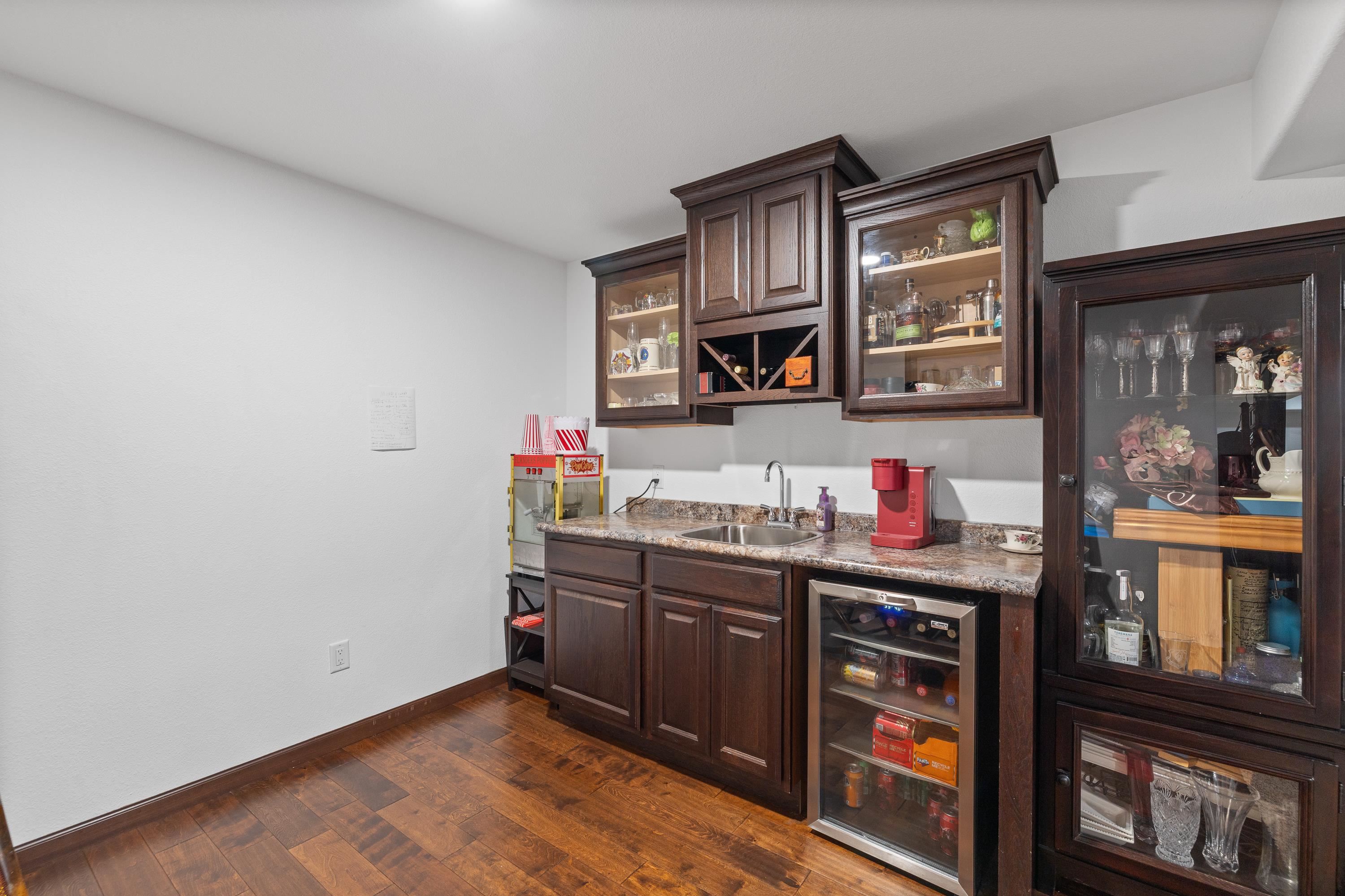 8017 Brooks Loop