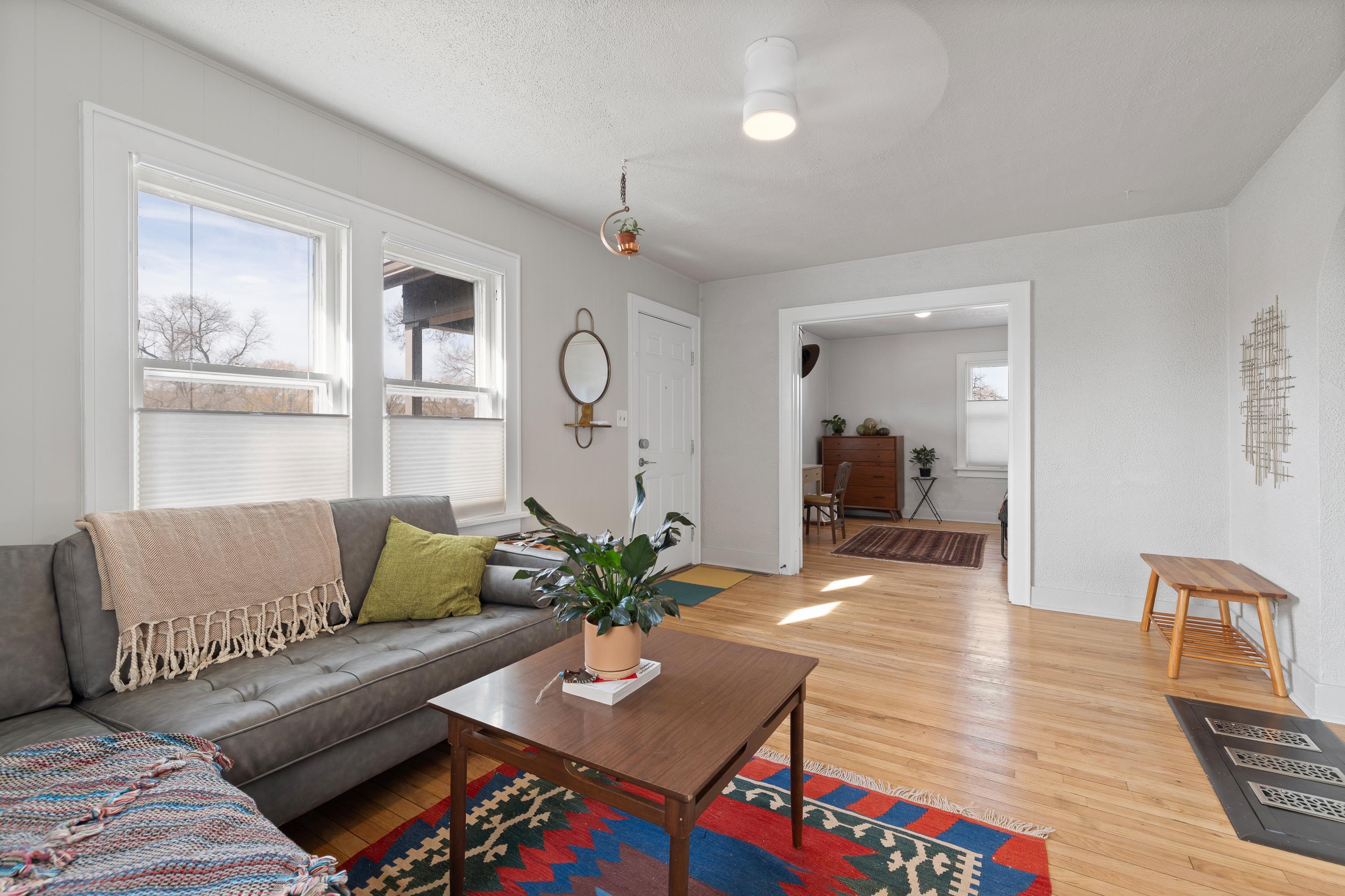 16 E St. Louis Street