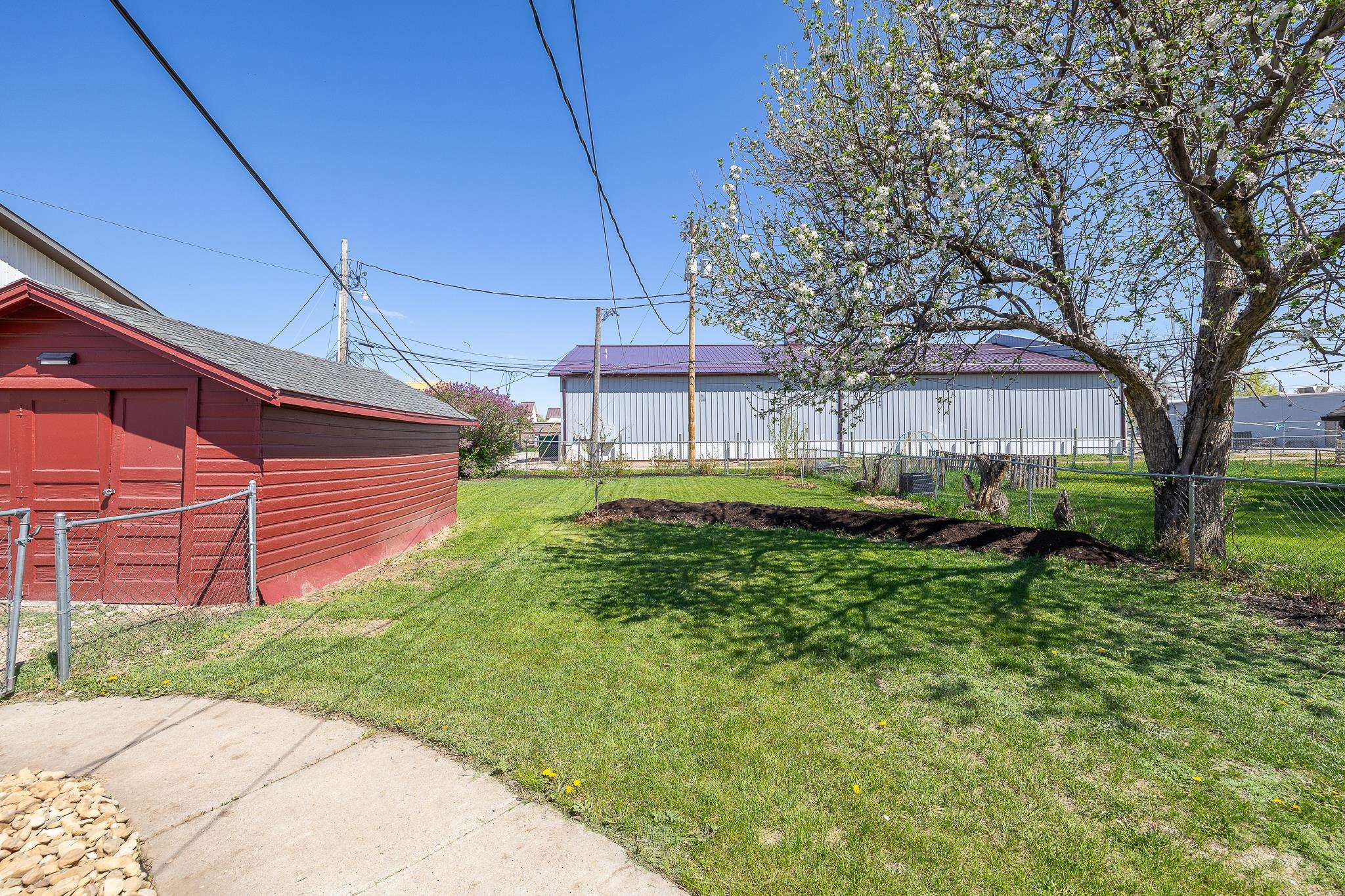 16 E St. Louis Street