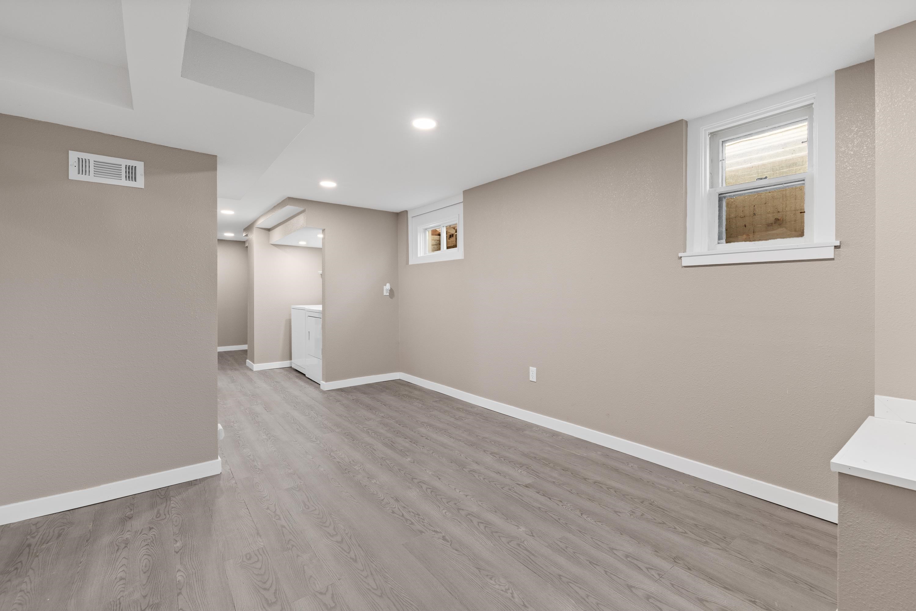 905 & 907 Clark Lane
