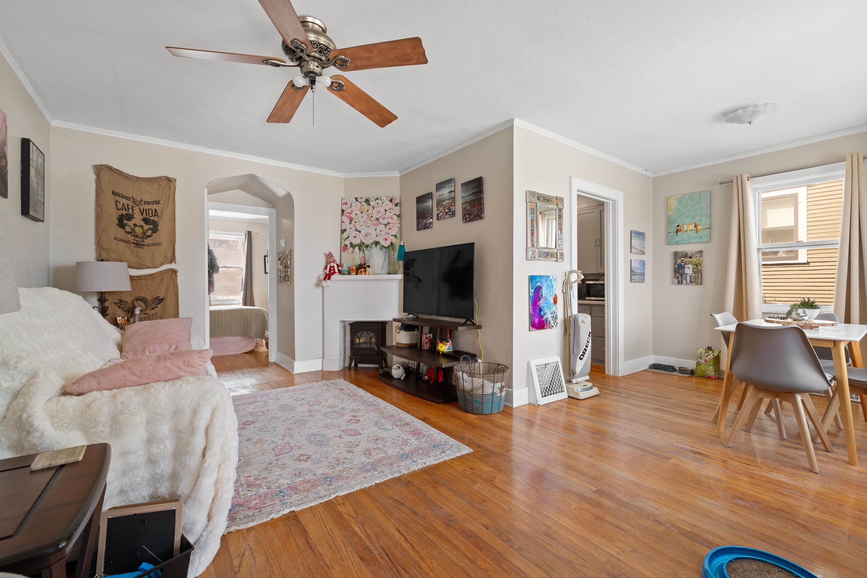 905 & 907 Clark Lane