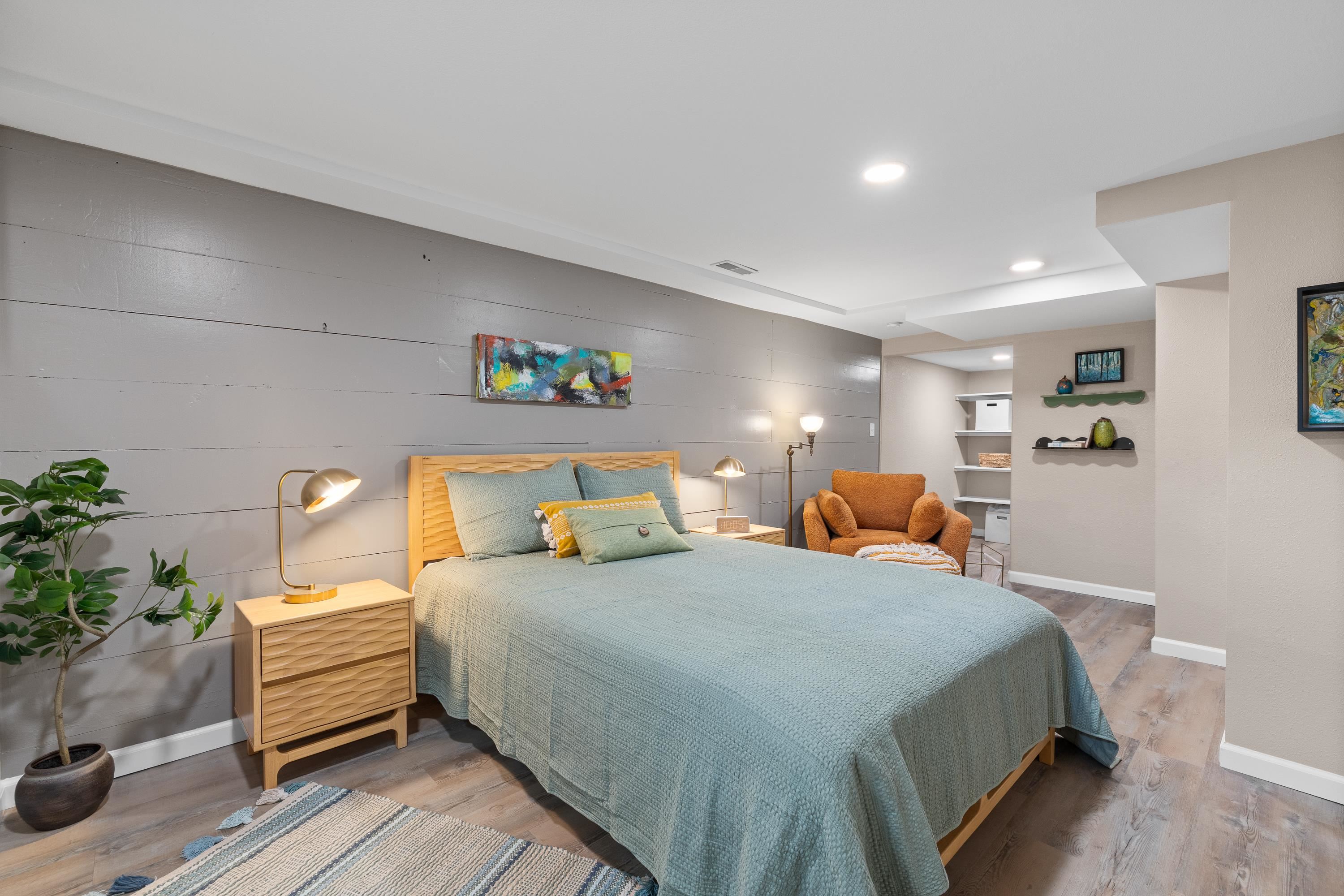 905/907 Clark Lane