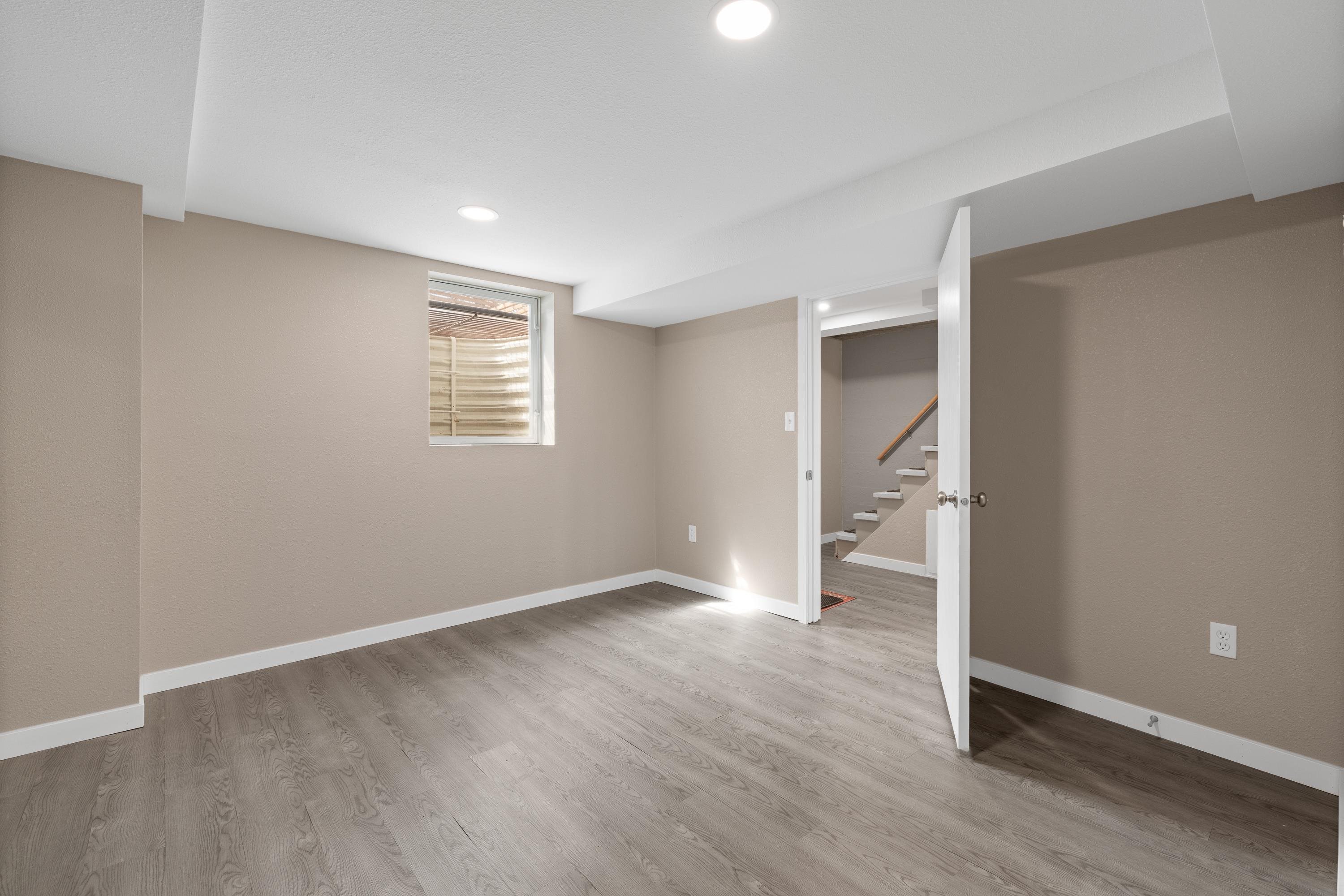 905/907 Clark Lane