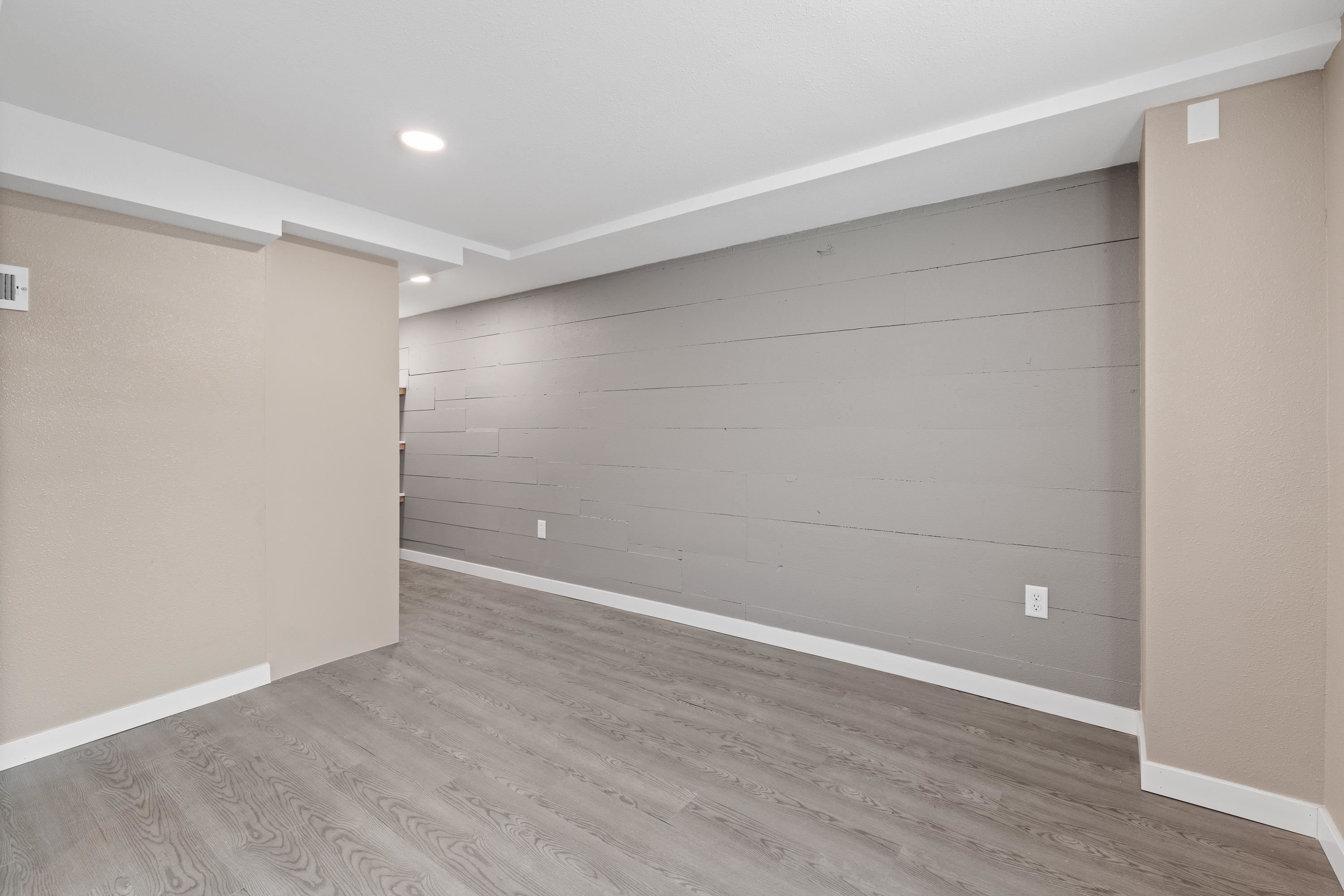 905/907 Clark Lane