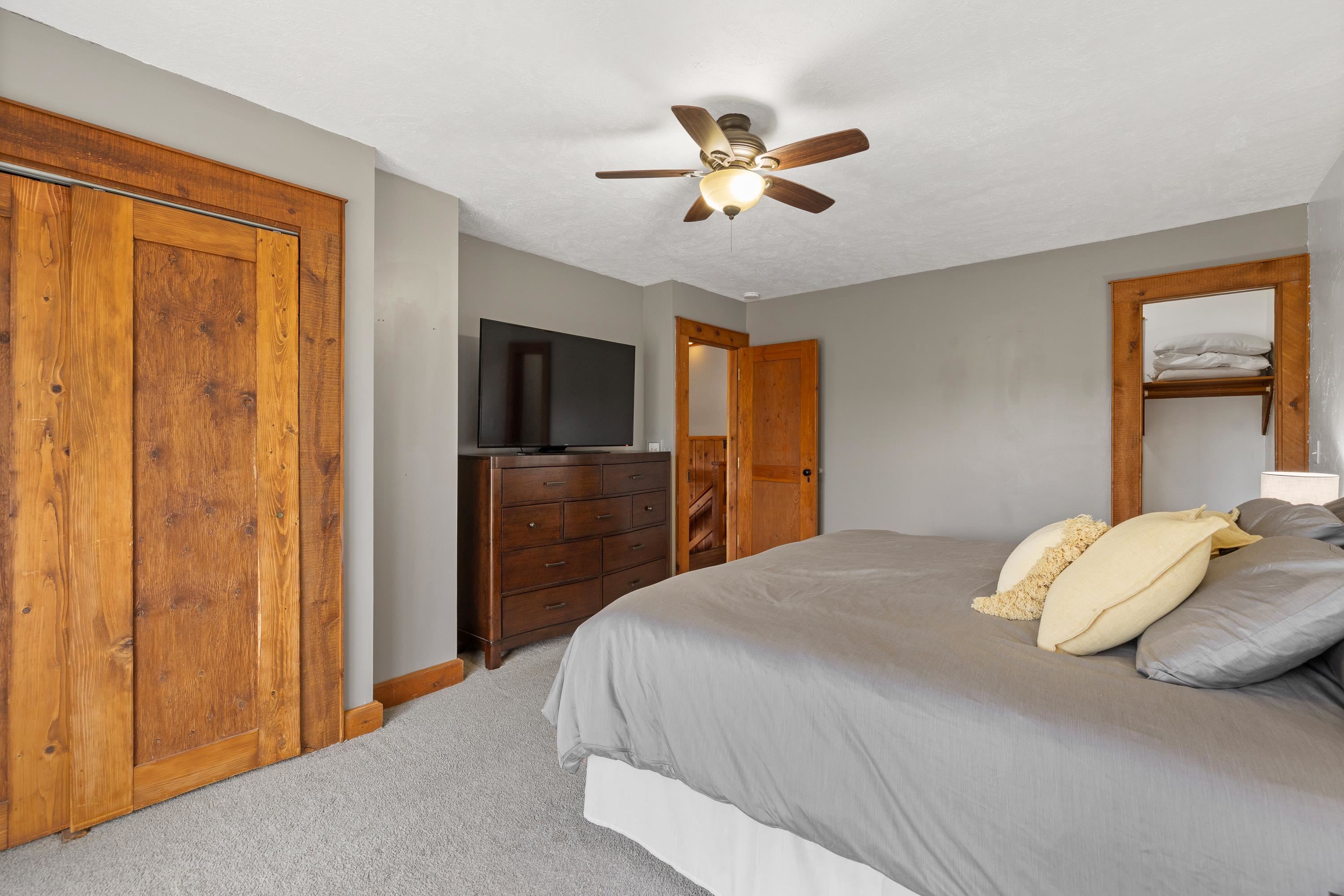 6807 Ridgeview Drive