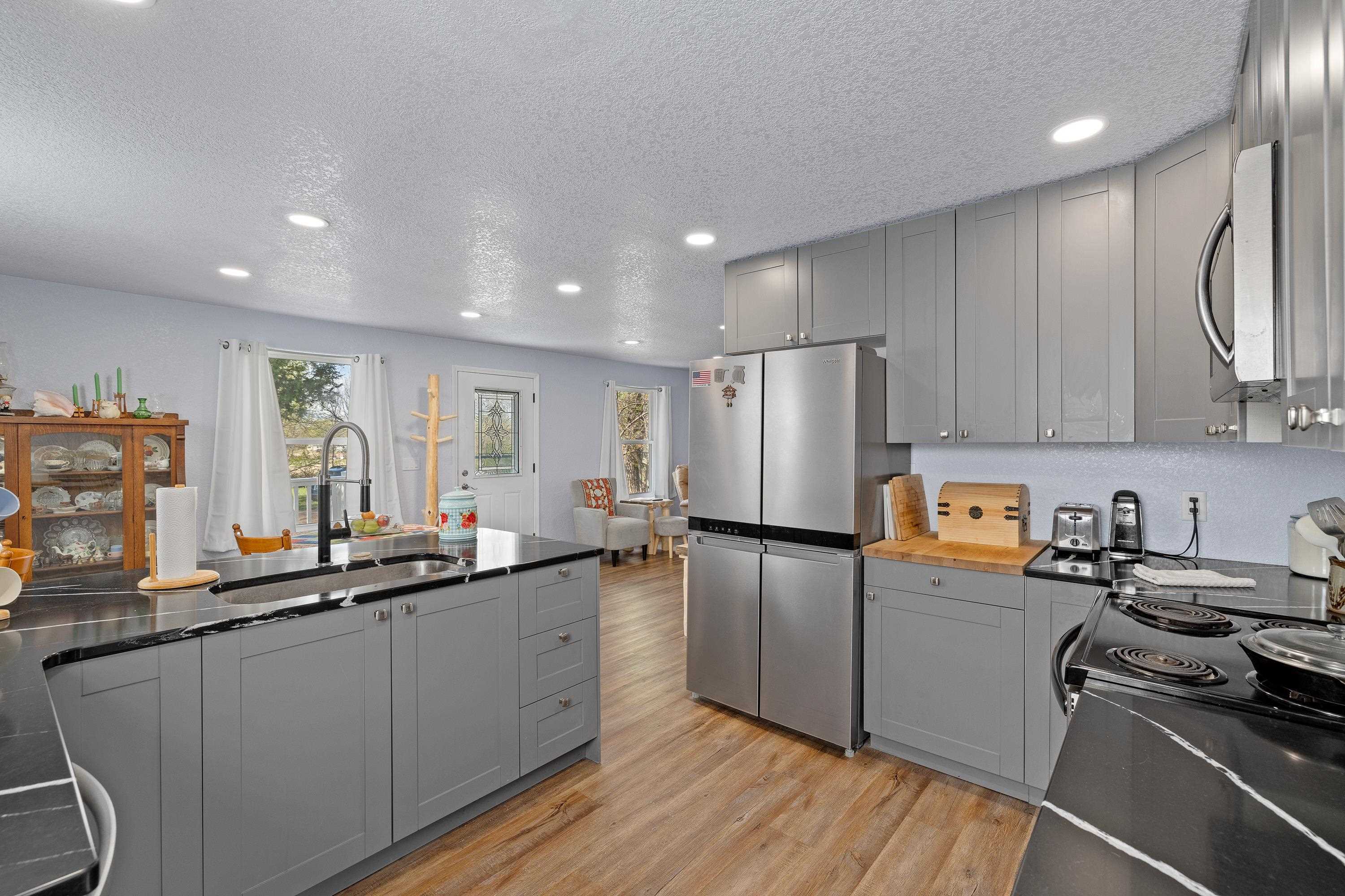 2814 Martin Ln