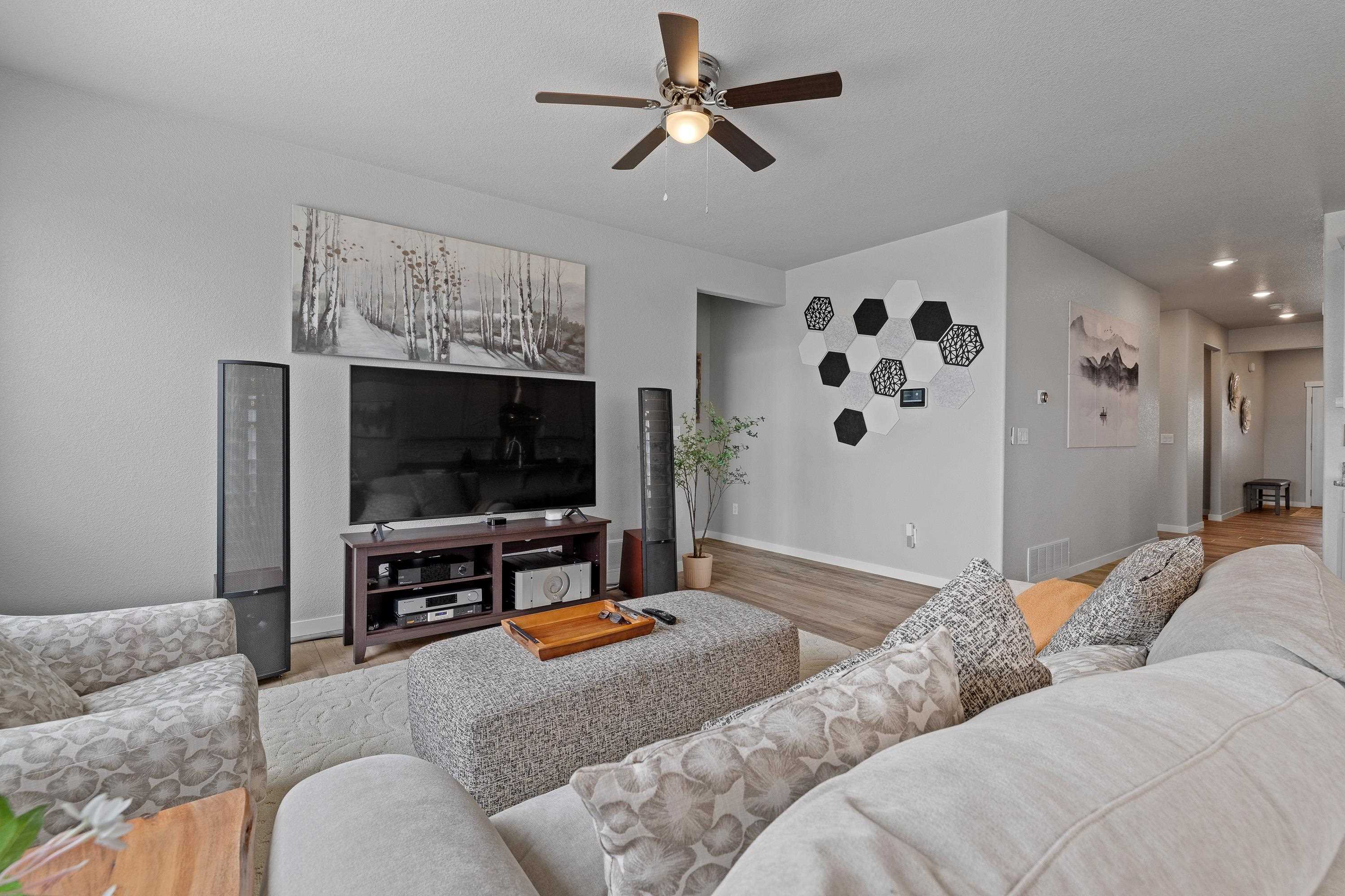 654 Aaron Ct