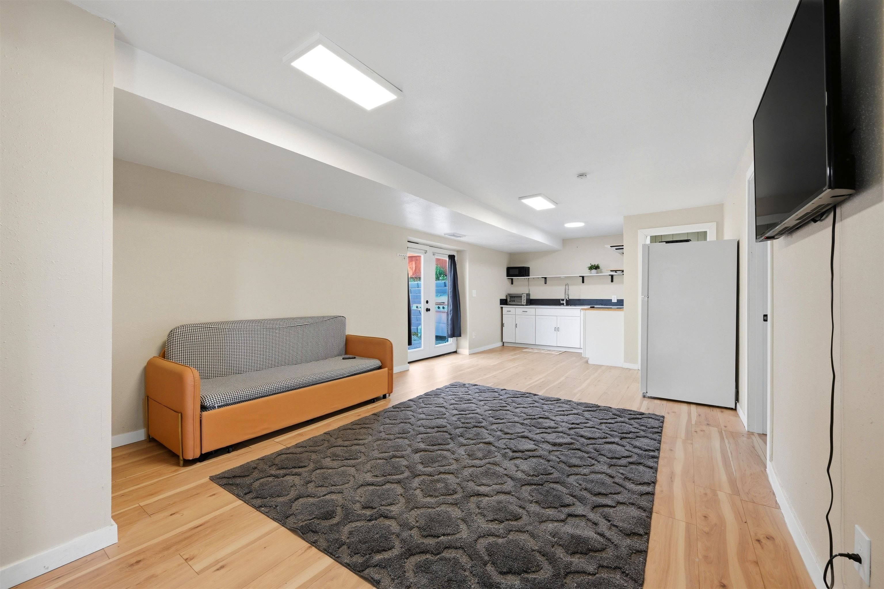 300 8th Avenue