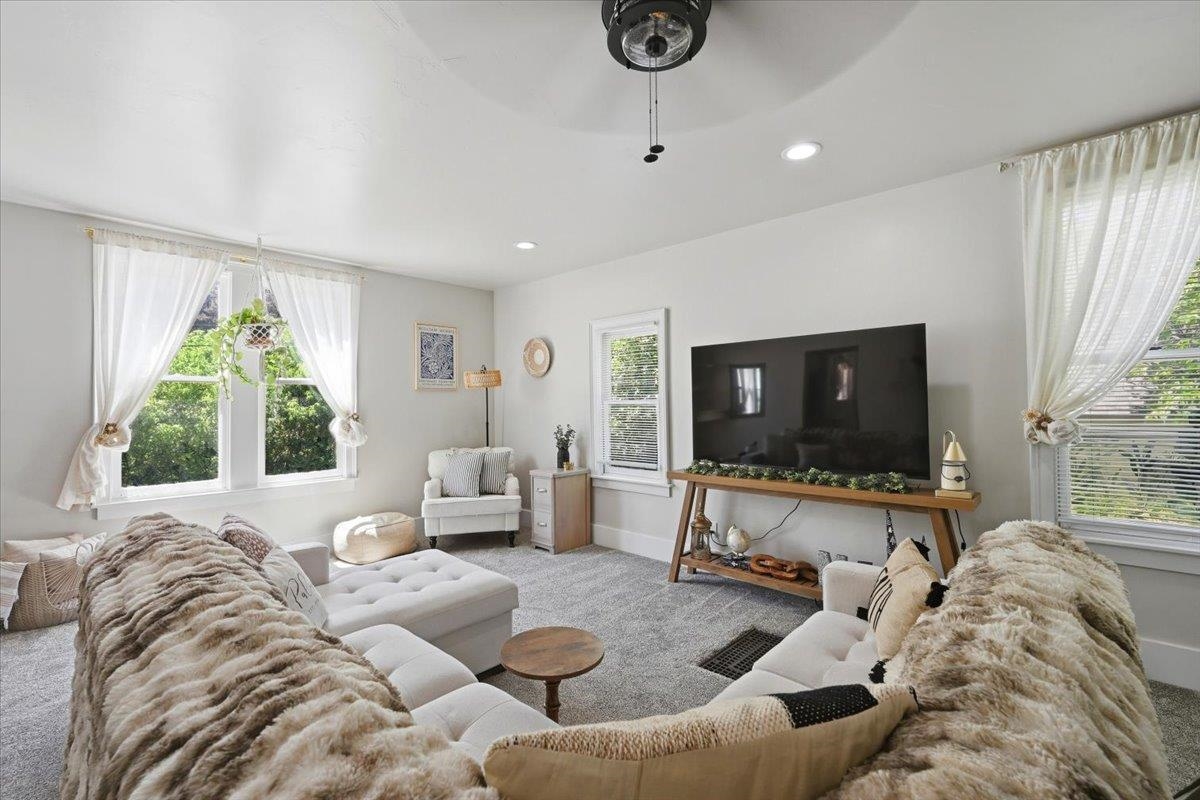 324 White Street