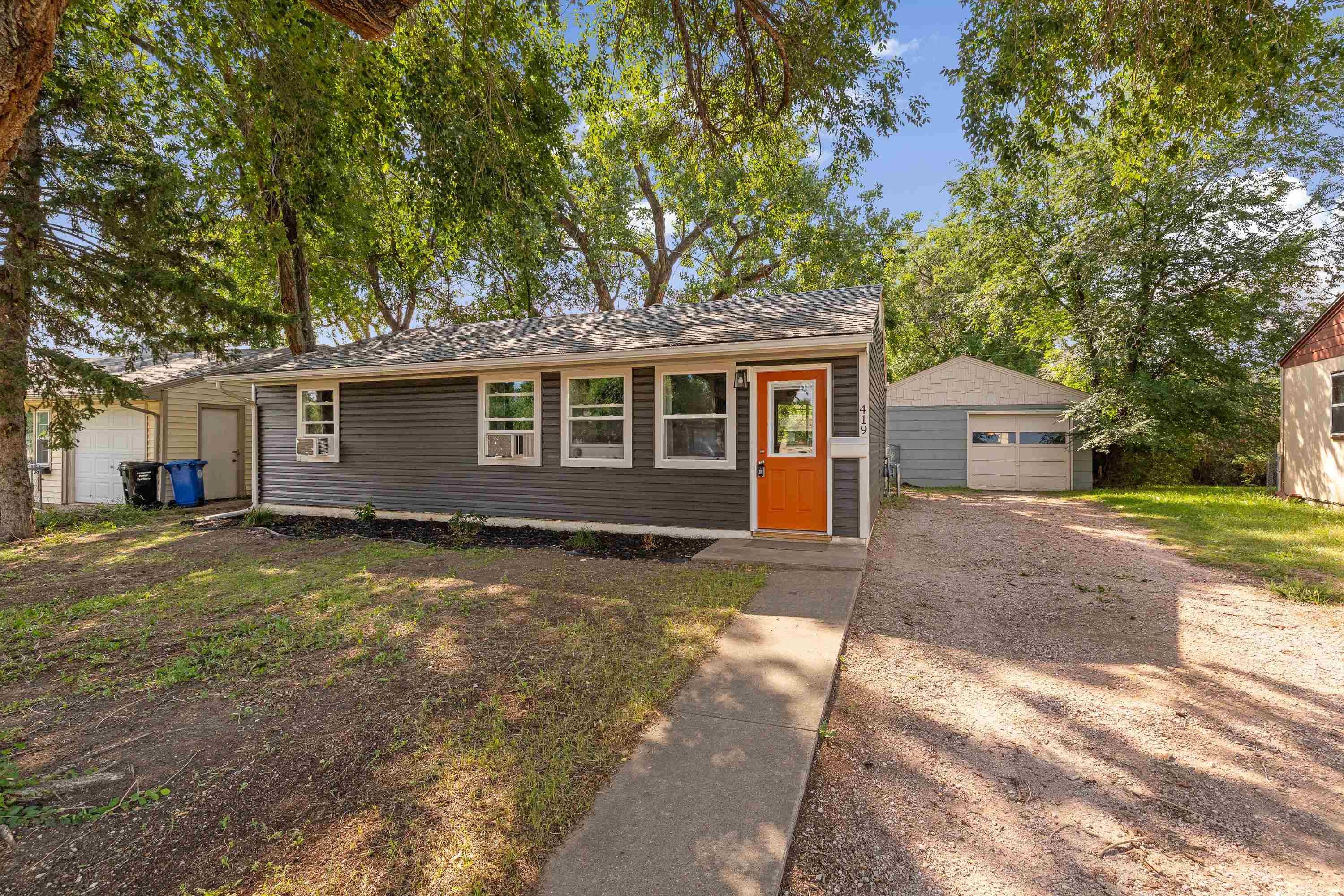 419 E Meade