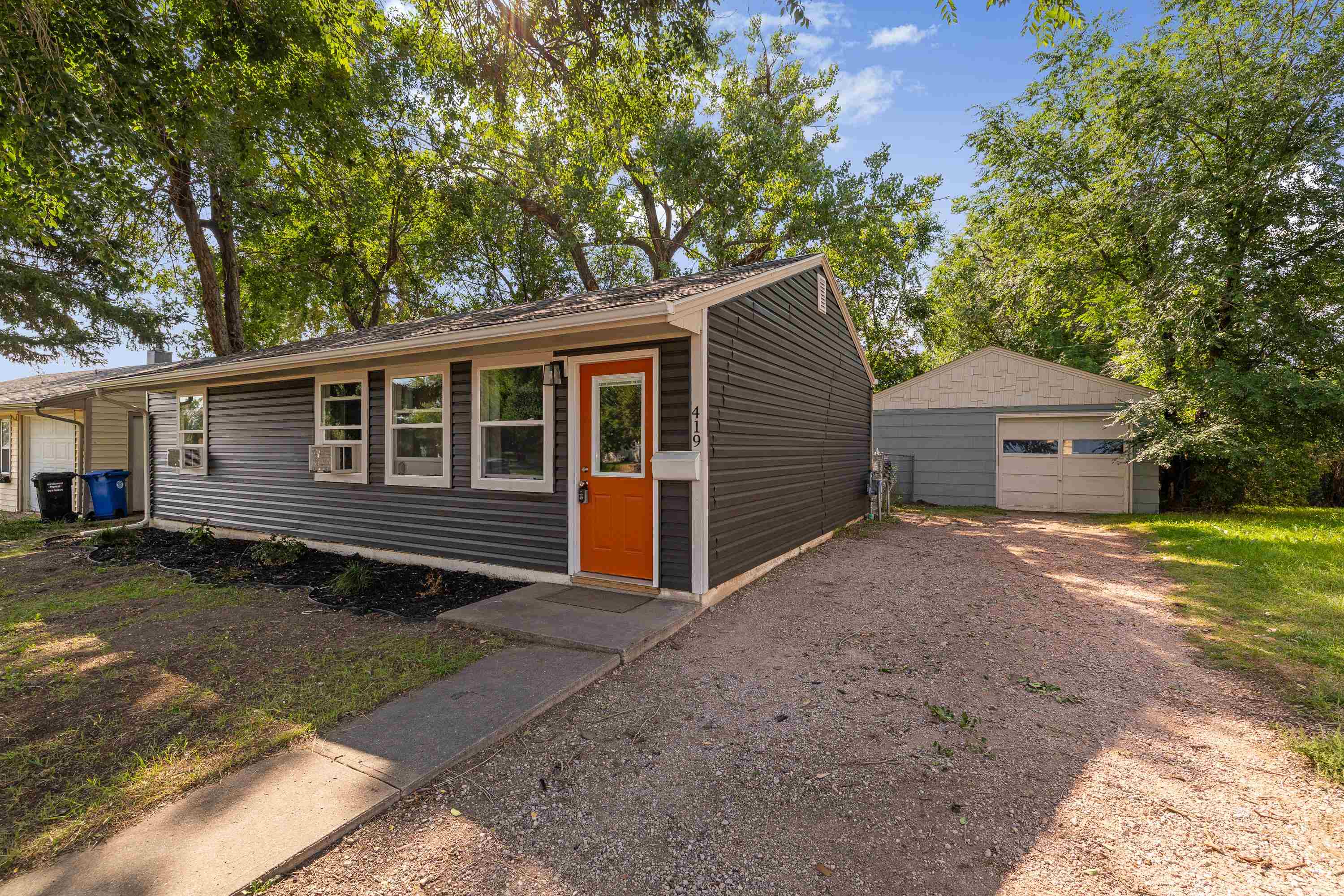 419 E Meade