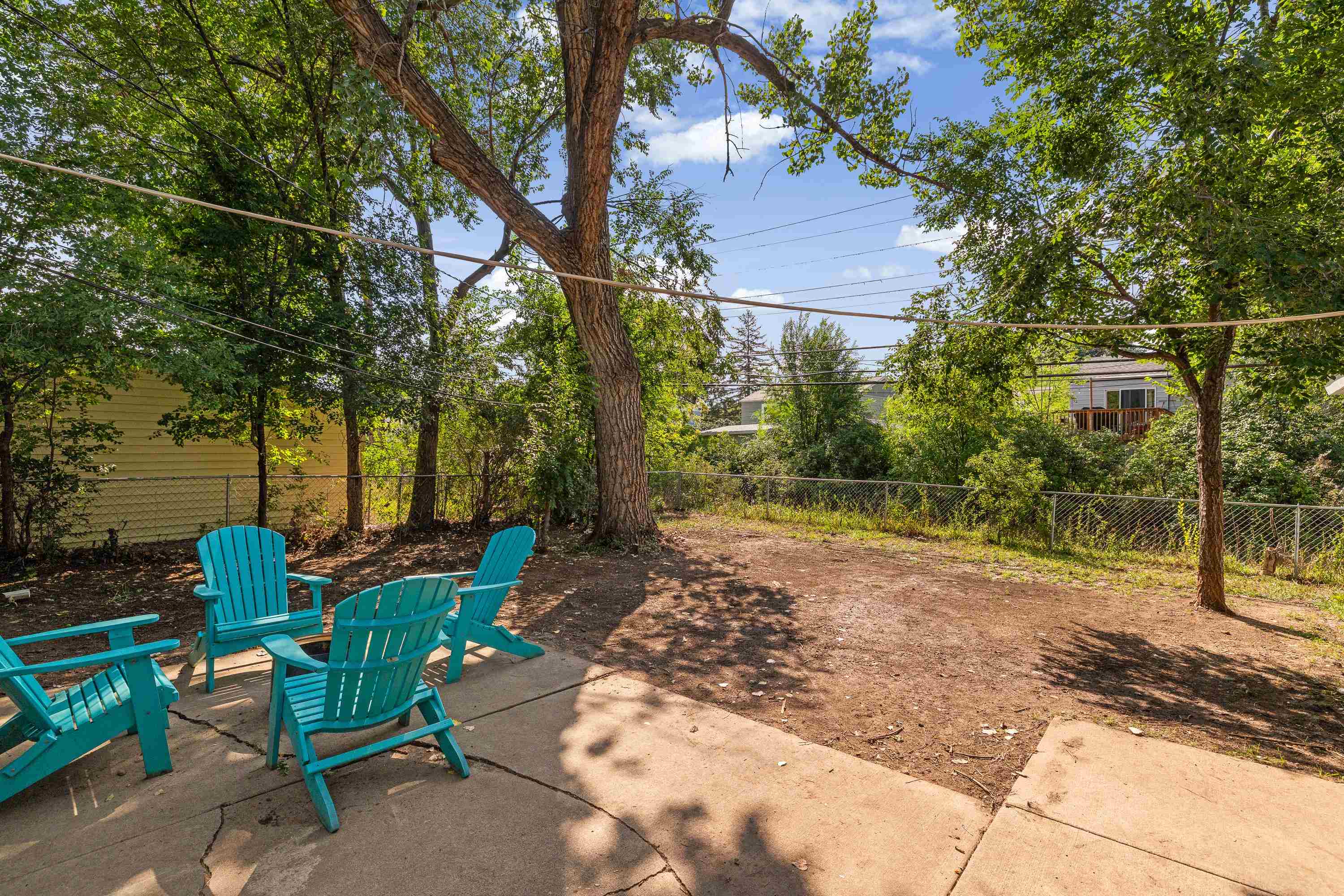 419 E Meade